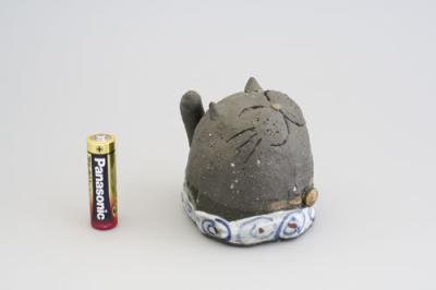 日本製 百猫置物(小) 置き物 オブジェ 飾り物 猫 ねこ アニマルオブジェ ネコ 和風 和モダン 和テイスト かわいい おしゃれ 和室 陶器 インテリア雑貨 和室 リビング 玄関 レトロ ギフト 贈り物 国産 [2]