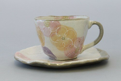 日本製 一珍花想い コーヒー碗皿（紅） レトロ カップ＆ソーサ コーヒーカップ 国産 贈り物 ギフト プレゼント シンプル かわいい 和風 和モダン