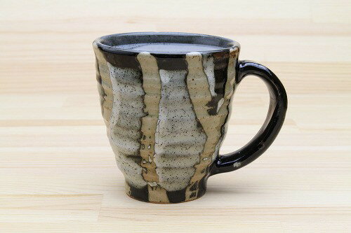 日本製 さざ波 プチマグ（白）マグカップ コップ 陶器 おしゃれ かわいい 和モダン レトロ 贈り物 ギフト プレゼント 国産 和風 和テイスト