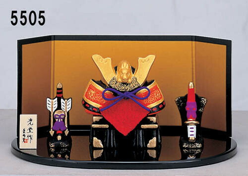 ◆「五月五日の端午の節句」縁起物の五月人形◆ 男の子の成長と幸福を祈って飾る、縁起物の五月人形です。 陶製の五月人形はサイズも手頃で、心を込めた贈り物にも自家用にも好適です。商品詳細サイズ高　さ：兜4.0cm材質陶器生産国日本備考★陶器の性質上、焼成により色・サイズに画像と多少の違いが生じる場合があります。送料について■送料 送料無料。但し、北海道・沖縄・離島を含む(一部配送不可地域)のご注文は配達不可のためキャンセルさせて頂きます。 バリエーション ◇錦彩　出世兜飾り(大) ◇錦彩　出世兜飾り(小) ▲上記をクリックして、各ページをご覧いただけます