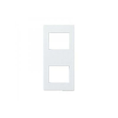 商品詳細サイズ商品説明 【特長】 ●スイッチプレートにコンセントを組合せる場合に使用します。 【仕様】 ●コスモシリーズ ワイド21 ●色:ホワイト ●化粧カバー ●2コ用 【ご注意】 ※スイッチプレートにコンセントを組合せる場合は、絶縁枠...