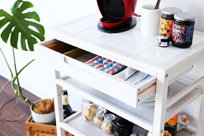 キッチンワゴン 4段 タイル タイルトップ 幅60cm 耐熱 収納家具 キッチン収納 引き出し 引出し キャスター付 木製 ダイニング ホワイト 白家具 リビング収納 台所収納 北欧 カントリー おしゃれ シンプル シャビー 送料無料