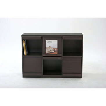 送料無料 本棚 ディスプレイラック フラップ扉 扉付き 幅119cm 収納棚 飾り棚 木製 大容量 電話台 FAX台 スリム 漫画 マンガ 雑誌 文庫本 コミック収納 おしゃれ カラーボックス ディスプレイ 書棚 ブックシェルフ 壁面 ダークブラウン