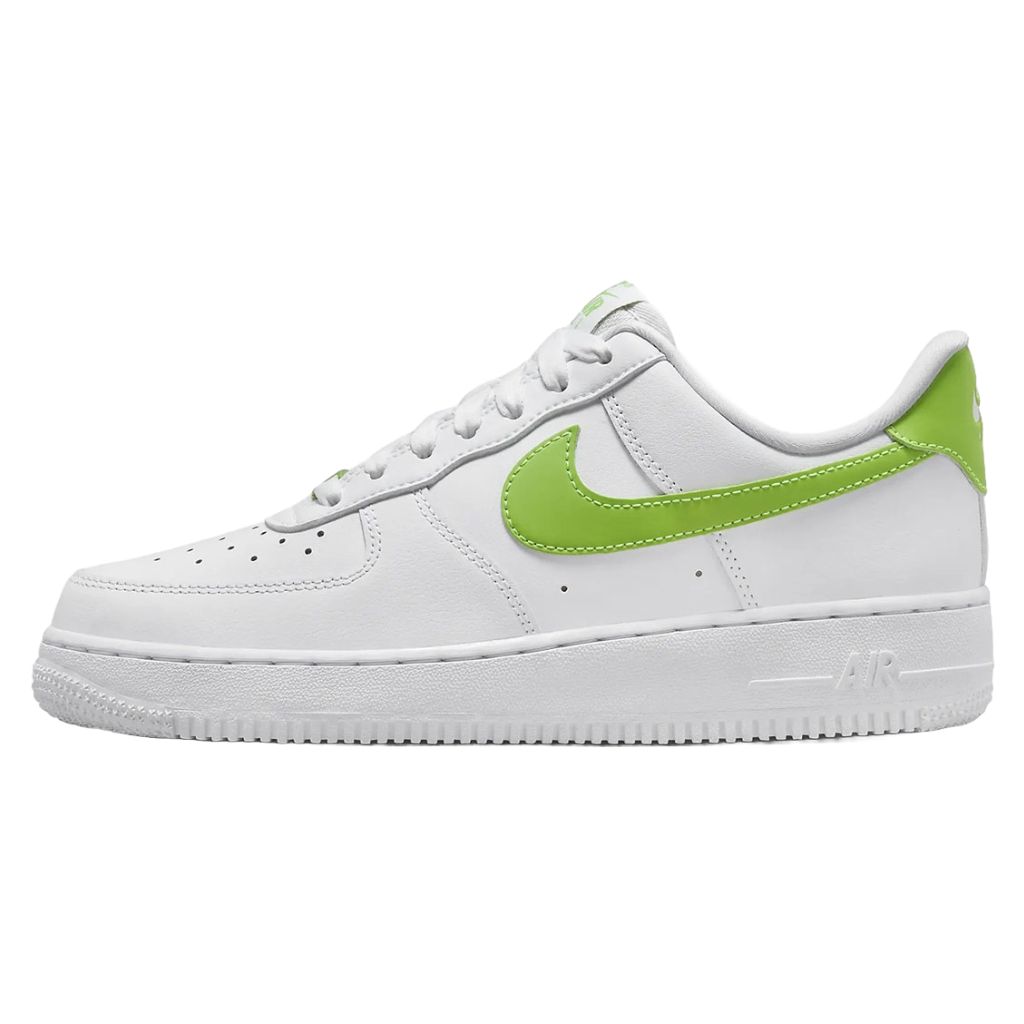 ＼2月限定エントリーでP10倍／【在庫限り】 NIKE ナイキ メンズ レディース エアフォース 1 ロー ホワイト ライトグリーン NIKE WMNS AIRFORCE 1 07 DD8959-112 スニーカー シューズ 靴 カジュアル 厚底 シンプル おしゃれ 快適 通勤 通学 トレンド 2025 流行 デート 厚底