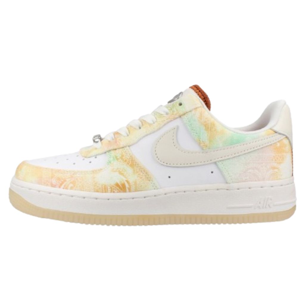 Rakuten - ＼5月限定エントリーでP10倍／【在庫限り】 NIKE AIR FORCE 1 '07 LX ナイキ エアフォース 1 ロー スニーカー メンズ レディース ホワイト 白 FJ7739-101 シューズ 靴 カジュアル トレンド 2026 流行 デート 厚底 人気 定番 ファッション ストリート おすすめ