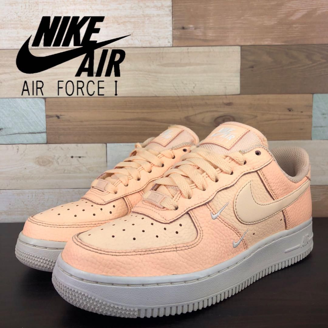 樂天商城 - ＼6月限定エントリーでP10倍／【中古】NIKE AIR FORCE 1 '07 ESS ナイキ エア フォース 1 '07 エッセンシャル ホワイト クリムゾンティント 23.5cm U10160 CT1989-800