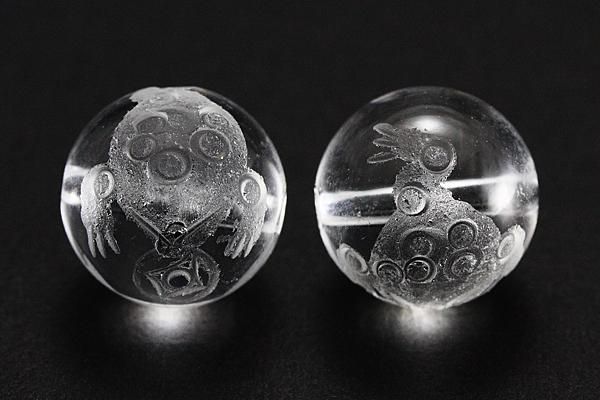 【彫刻ビーズ】水晶 10mm (素彫り) 三本足蛙 [1粒売り(バラ売り)] 【パワーストーン 天然石 アクセサリー】