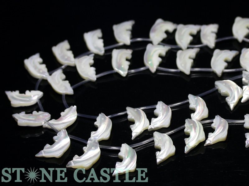 【カットビーズ】マザーオブパール イルカ型【パワーストーン 天然石 アクセサリー 1連売り】