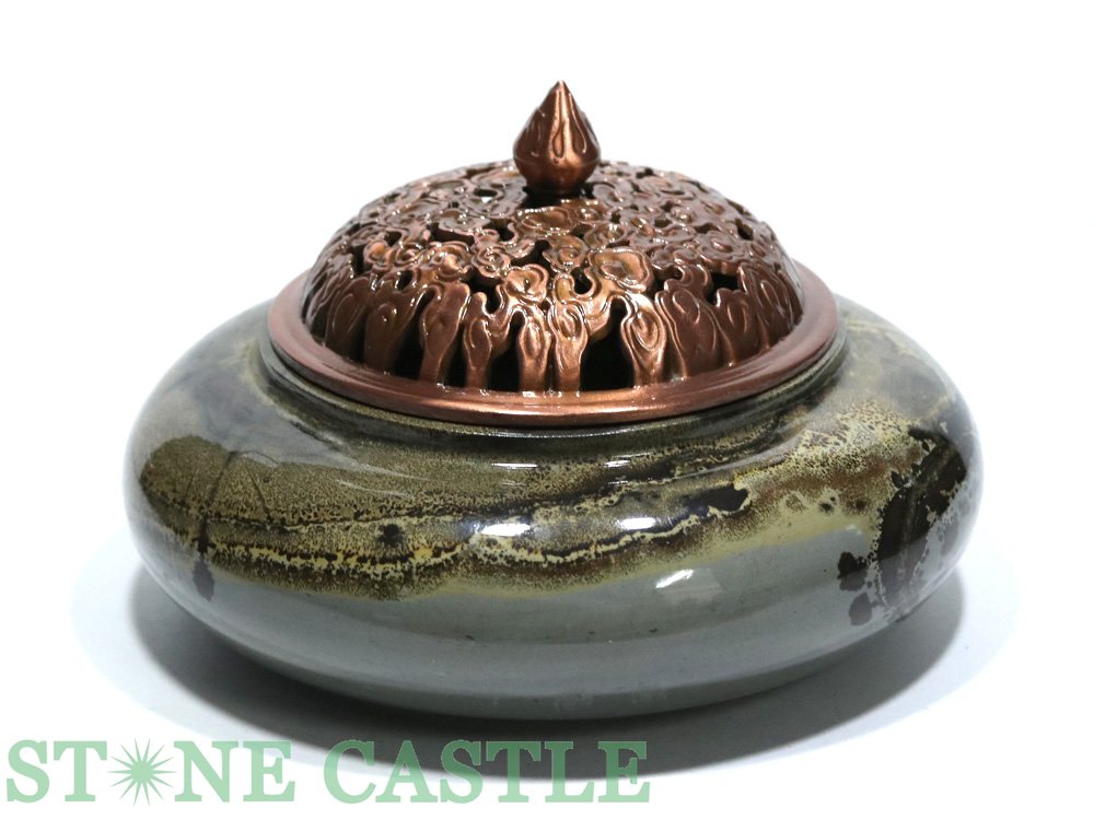 【特徴】まるで大自然の一瞬の風景をそのまま切り取ったかのような、情景豊かな模様が広がる景観ジャスパーの香炉が入荷しました。ふたは銅製で落ち着いた雰囲気があります。眺めるだけで心が穏やかになるような、自然の息吹を感じる一点物。インテリアとして...