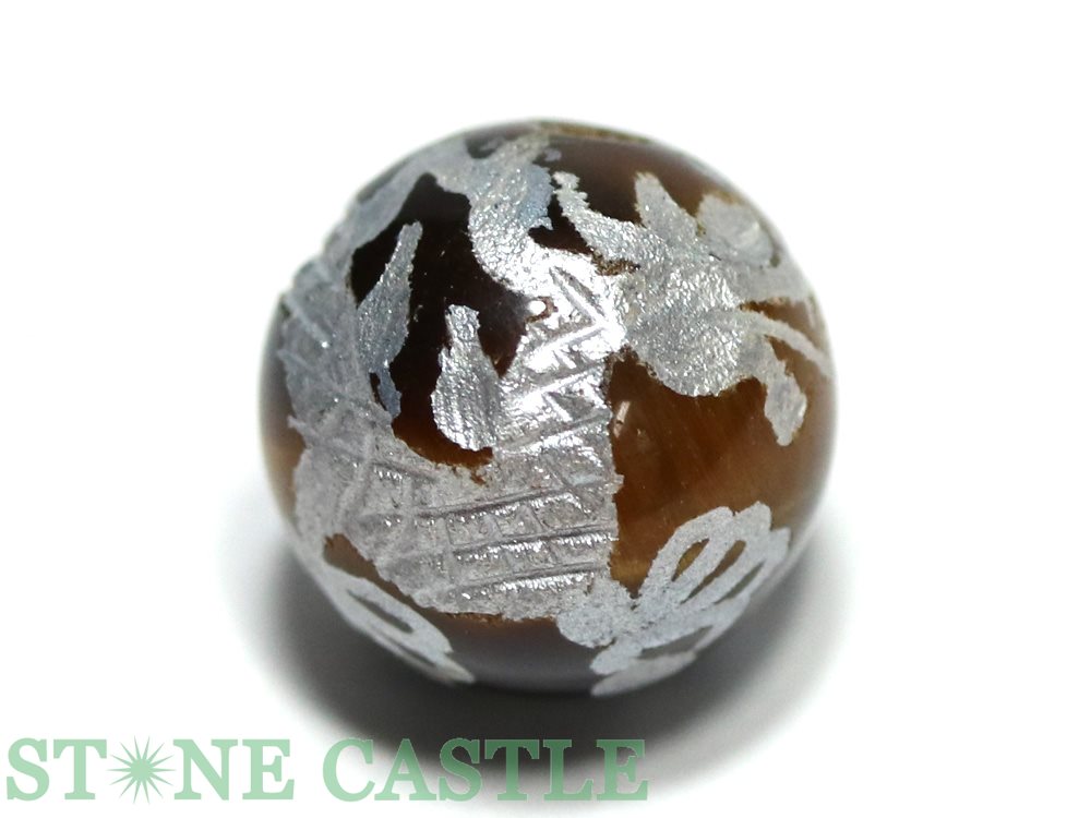 【特徴】さまざまな用途で便利なチャーム付き彫刻ビーズのご用意もあります！【仕様】サイズ：約12mm穴径：約1.2mm☆手彫りのため、穴カケ、穴部分の窪みのあるものもございますので、ご了承下さい。ただいま、レビューを書いていただいたお客様に2...