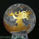 ☆一点物☆【彫刻置物】丸玉 レインボー水晶 青龍 (金彫り) 約50mm No.21【パワーストーン 天然石 アクセサリー レディース メンズ】