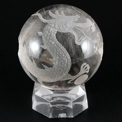 Rakuten - 【彫刻置物】丸玉 水晶50mm (素彫り) 五爪龍 ※DM便・ネコポス不可※ 【パワーストーン 天然石 アクセサリー】