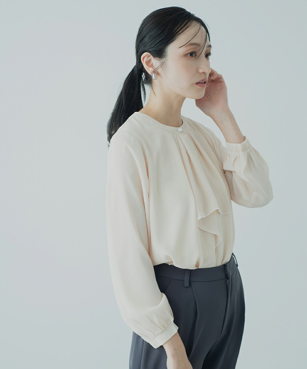 小さいサイズ　配色ラッフルブラウス　低身長さん・小柄女性 レディース ブラウス トップス オフィス カジュアル 通勤 仕事着 きれいめ xs ss プッチージョ petitjo competito-10000803 低身長さん向け専門店Petitjo サンプル画像3