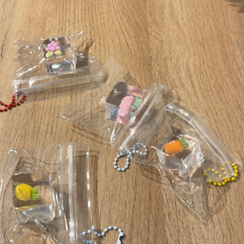 CLEAR FRUIT スクイーズ ぷにぷに 柔らかい キーチェーン フルーツ 野菜 果物 いちご パイナップル さくらんぼ にんじん ぶどう ストレス解消 ストレス軽減 ストレス発散 フィジェット 手遊び かわいい プレゼント ネコポス compia-10001705 compia サンプル画像3