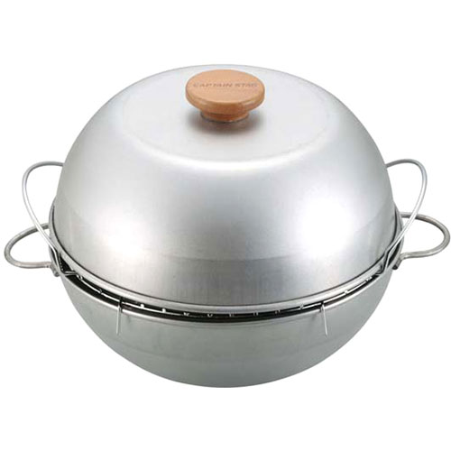 ○手軽に燻製!　肉 チーズ ゆでたまご等、燻製独特の美味しい風味が作れます。○チップのつぎたし簡単!　ふたをしたままアミを持ち上げるだけで、チップのつぎたしができます。○ミニサイズ、コンロ等にのせて、※こちらは【取り寄せ商品】です。必ず商品名等に「取り寄せ商品」と表記の商品についてをご確認ください。○手軽に燻製! 肉・チーズ・ゆでたまご等、燻製独特の美味しい風味が作れます。○チップのつぎたし簡単! ふたをしたままアミを持ち上げるだけで、チップのつぎたしができます。○ミニサイズ、コンロ等にのせて、手作りの燻製が楽しめます。検索キーワード:UG1054