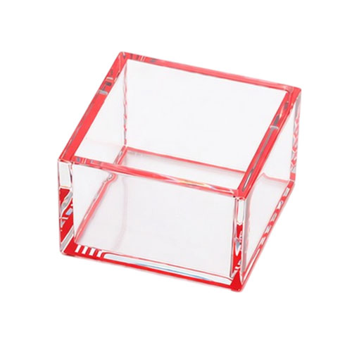 ミニクリア桝 (約4.9×4.9×H4.1cm) 赤※こちらは【取り寄せ商品】です。必ず商品名等に「取り寄せ商品」と表記の商品についてをご確認ください。裏側の色のラインが乱反射して、立体的な色の演出をする、アクリルのミニ枡です。話題性がありますので、ホームパーティー時の冷酒などの酒器に、オードブルやスイーツなどの器にお勧めです。変形 変色のおそれがありますので、直射日光や火の近くを避けてください。熱いお酒や食品は入れられません。食器洗浄機の使用はできません。たわしやみがき粉での洗浄はお避けください。耐熱温度 : 80℃、耐冷温度 : -20℃
