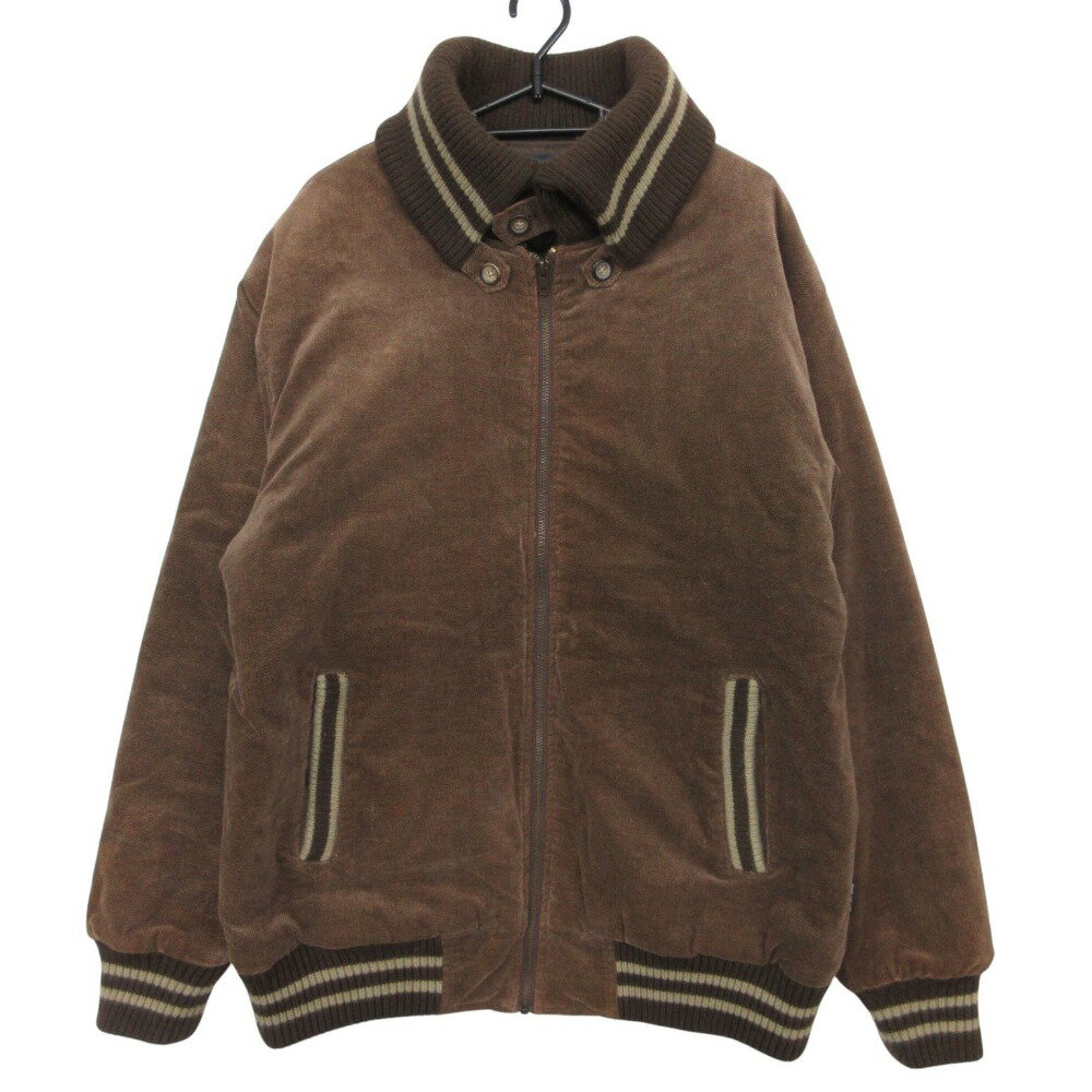 商品名 00's WOOLRICH ウールリッチ ブルゾン 紺タグ ジップアップ コーデュロイ 中綿 アウター ブラウン L メンズ 【中古】 表記サイズ L 実寸サイズ 【肩幅】約55cm 【着丈】約74cm 【身幅】約63cm 【袖丈】約63cm 素材 【画像参照】 色 ブラウン ※照明や撮影環境、お使いのモニター設定状況により 実物とお色が違って見える場合がございます。 予めご了承下さい。 状態ランク AB 状態説明 ◆外側◆ ・胸部：汚れ ・裾：小さな汚れ ・左腕：汚れ ・右腕：小さな汚れ ・全体：リブ毛羽立ちや毛玉 上記記載のダメージ等がありますが、その他に目立ったダメージはなく、問題なくご使用いただける商品です。※あくまでも中古品ですので掲載写真や記載内容をご確認いただき、ご理解の上ご購入ください。中古品を扱っているため、元の商品のデザインや形状が全て把握できかねますので、予めご了承下さい。 付属品 付属品なし。 状態ランクについて 注意事項 ・弊社の取り扱っているすべてのお品物は顧客様からの買取・ブランド品専門の古物市場で弊社が正規品と判断したお品物になります。 ・弊社では仕入れ後の検品でも再度商品一点一点の真贋を確認し、正規品と判断したお品物ののみを取り扱っております。 ・それでも万が一、お客様が購入後に偽物と判断された場合はその理由と根拠をご提示いただければ商品代金と送料を全額ご返金致しますので安心してご購入下さい。 ・付属品は写真に写っているものが全てになります。画像は実物を撮影していますのでご安心ください。 ・商品画像はできる限り現品を再現するように心がけておりますが、ご利用のモニターにより実物と多少異なる場合がございます。 ・他サイトにて販売している商品です。多少のお時間差にて欠品になることもございます。予めご了承頂ますようお願い致します。 ・古着に関して、商品チェックは行っておりますが、記載以外に細かい汚れやダメージ等がある場合もございます。特に中古衣類は見る方によって状態の価値観が異なりますので、トラブルを避けるため、神経質な方や完璧な商品を求められる方はご注文をお控えくださいますようお願い申し上げます。 ・本商品は商品登録後、畳んだ状態で袋に入れて保管しています。 ・保管期間によってはシワや型崩れが発生する可能性がございますので、ご了承ください。 ・弊社及び提携先の倉庫の営業日は平日のみになります。 ・土日祝についてはご質問やご相談を頂いても対応できない場合がございますので、ご了承ください。 発送について ・ストア休業日の注文は翌1〜2営業日に発送。 商品についての質問 ・こちらの商品は倉庫にて保管しております。ご質問を頂いた際、お時間をいただく場合がございますのでご了承ください。