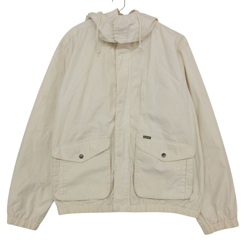 商品名 19SS Supreme シュプリーム ブルゾン Highland Jacket Stone ハイランドジャケット アウター STONE L メンズ 【中古】 表記サイズ L 実寸サイズ 【肩幅】約54cm 【着丈】約70cm 【身幅】約65cm 【袖丈】約67cm 素材 【画像参照】 色 STONE ※照明や撮影環境、お使いのモニター設定状況により 実物とお色が違って見える場合がございます。 予めご了承下さい。 状態ランク B 状態説明 ◆外側◆ ・首回り：汚れ ・裾：汚れ ・左腕：汚れ ・袖口：汚れ 上記記載のダメージ等があります。※全体的に中古品としての使用感と上記のようなダメージがありますが、通常使用には支障のない商品です。掲載写真や記載内容をご確認いただき、ご理解の上ご購入ください。中古品を扱っているため、元の商品のデザインや形状が全て把握できかねますので、予めご了承下さい。 付属品 付属品なし。 備考 左ポケット汚れ 状態ランクについて 注意事項 ・弊社の取り扱っているすべてのお品物は顧客様からの買取・ブランド品専門の古物市場で弊社が正規品と判断したお品物になります。 ・弊社では仕入れ後の検品でも再度商品一点一点の真贋を確認し、正規品と判断したお品物ののみを取り扱っております。 ・それでも万が一、お客様が購入後に偽物と判断された場合はその理由と根拠をご提示いただければ商品代金と送料を全額ご返金致しますので安心してご購入下さい。 ・付属品は写真に写っているものが全てになります。画像は実物を撮影していますのでご安心ください。 ・商品画像はできる限り現品を再現するように心がけておりますが、ご利用のモニターにより実物と多少異なる場合がございます。 ・他サイトにて販売している商品です。多少のお時間差にて欠品になることもございます。予めご了承頂ますようお願い致します。 ・古着に関して、商品チェックは行っておりますが、記載以外に細かい汚れやダメージ等がある場合もございます。特に中古衣類は見る方によって状態の価値観が異なりますので、トラブルを避けるため、神経質な方や完璧な商品を求められる方はご注文をお控えくださいますようお願い申し上げます。 ・本商品は商品登録後、畳んだ状態で袋に入れて保管しています。 ・保管期間によってはシワや型崩れが発生する可能性がございますので、ご了承ください。 ・弊社及び提携先の倉庫の営業日は平日のみになります。 ・土日祝についてはご質問やご相談を頂いても対応できない場合がございますので、ご了承ください。 発送について ・ストア休業日の注文は翌1〜2営業日に発送。 商品についての質問 ・こちらの商品は倉庫にて保管しております。ご質問を頂いた際、お時間をいただく場合がございますのでご了承ください。