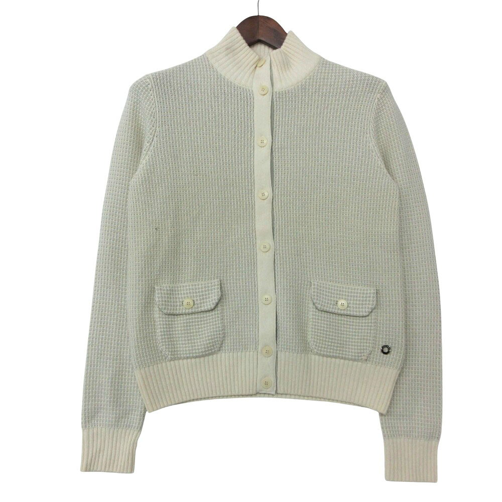 商品名 Loro Piana ロロピアーナ ブルゾン ベビーカシミヤ ドライバーズニットジャケット アウター 44【XL】 レディース 【中古】 表記サイズ 44（XL） 実寸サイズ 【肩幅】約43cm 【着丈】約66cm 【身幅】約58cm 【袖丈】約73cm 素材 【画像参照】 色 ― ※照明や撮影環境、お使いのモニター設定状況により 実物とお色が違って見える場合がございます。 予めご了承下さい。 状態ランク A 状態説明 ◆外側◆ ・腹部：小さな穴 ・全体：やや毛羽立ちや毛玉 使用感が少なく、かなり状態の良い商品です。※あくまでも中古品ですので掲載写真や記載内容をご確認いただき、ご理解の上ご購入ください。中古品を扱っているため、元の商品のデザインや形状が全て把握できかねますので、予めご了承下さい。 付属品 付属品なし。 状態ランクについて 注意事項 ・弊社の取り扱っているすべてのお品物は顧客様からの買取・ブランド品専門の古物市場で弊社が正規品と判断したお品物になります。 ・弊社では仕入れ後の検品でも再度商品一点一点の真贋を確認し、正規品と判断したお品物ののみを取り扱っております。 ・それでも万が一、お客様が購入後に偽物と判断された場合はその理由と根拠をご提示いただければ商品代金と送料を全額ご返金致しますので安心してご購入下さい。 ・付属品は写真に写っているものが全てになります。画像は実物を撮影していますのでご安心ください。 ・商品画像はできる限り現品を再現するように心がけておりますが、ご利用のモニターにより実物と多少異なる場合がございます。 ・他サイトにて販売している商品です。多少のお時間差にて欠品になることもございます。予めご了承頂ますようお願い致します。 ・古着に関して、商品チェックは行っておりますが、記載以外に細かい汚れやダメージ等がある場合もございます。特に中古衣類は見る方によって状態の価値観が異なりますので、トラブルを避けるため、神経質な方や完璧な商品を求められる方はご注文をお控えくださいますようお願い申し上げます。 ・本商品は商品登録後、畳んだ状態で袋に入れて保管しています。 ・保管期間によってはシワや型崩れが発生する可能性がございますので、ご了承ください。 ・弊社及び提携先の倉庫の営業日は平日のみになります。 ・土日祝についてはご質問やご相談を頂いても対応できない場合がございますので、ご了承ください。 発送について ・ストア休業日の注文は翌1〜2営業日に発送。 商品についての質問 ・こちらの商品は倉庫にて保管しております。ご質問を頂いた際、お時間をいただく場合がございますのでご了承ください。