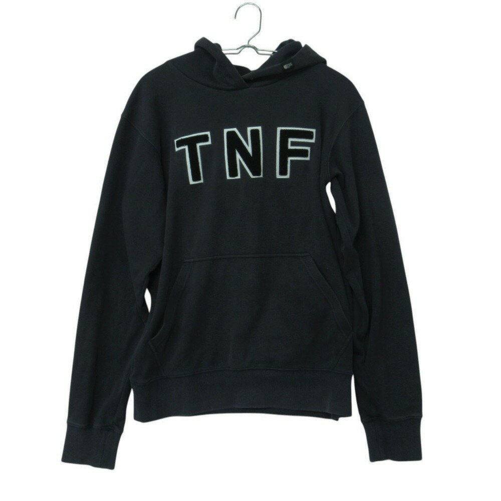 商品名 THE NORTH FACE ザ・ノースフェイス パーカー ロゴ刺繡 プルオーバートップス 長袖 ネイビー S メンズ 【中古】 表記サイズ S 実寸サイズ 【肩幅】約50cm 【着丈】約64cm 【身幅】約54cm 【袖丈】約64cm 素材 【画像参照】 色 ネイビー ※照明や撮影環境、お使いのモニター設定状況により 実物とお色が違って見える場合がございます。 予めご了承下さい。 状態ランク AB 状態説明 上記記載のダメージ等がありますが、その他に目立ったダメージはなく、問題なくご使用いただける商品です。※あくまでも中古品ですので掲載写真や記載内容をご確認いただき、ご理解の上ご購入ください。中古品を扱っているため、元の商品のデザインや形状が全て把握できかねますので、予めご了承下さい。 付属品 付属品なし。 状態ランクについて 注意事項 ・弊社の取り扱っているすべてのお品物は顧客様からの買取・ブランド品専門の古物市場で弊社が正規品と判断したお品物になります。 ・弊社では仕入れ後の検品でも再度商品一点一点の真贋を確認し、正規品と判断したお品物ののみを取り扱っております。 ・それでも万が一、お客様が購入後に偽物と判断された場合はその理由と根拠をご提示いただければ商品代金と送料を全額ご返金致しますので安心してご購入下さい。 ・付属品は写真に写っているものが全てになります。画像は実物を撮影していますのでご安心ください。 ・商品画像はできる限り現品を再現するように心がけておりますが、ご利用のモニターにより実物と多少異なる場合がございます。 ・他サイトにて販売している商品です。多少のお時間差にて欠品になることもございます。予めご了承頂ますようお願い致します。 ・古着に関して、商品チェックは行っておりますが、記載以外に細かい汚れやダメージ等がある場合もございます。特に中古衣類は見る方によって状態の価値観が異なりますので、トラブルを避けるため、神経質な方や完璧な商品を求められる方はご注文をお控えくださいますようお願い申し上げます。 ・本商品は商品登録後、畳んだ状態で袋に入れて保管しています。 ・保管期間によってはシワや型崩れが発生する可能性がございますので、ご了承ください。 ・弊社及び提携先の倉庫の営業日は平日のみになります。 ・土日祝についてはご質問やご相談を頂いても対応できない場合がございますので、ご了承ください。 発送について ・ストア休業日の注文は翌1〜2営業日に発送。 商品についての質問 ・こちらの商品は倉庫にて保管しております。ご質問を頂いた際、お時間をいただく場合がございますのでご了承ください。