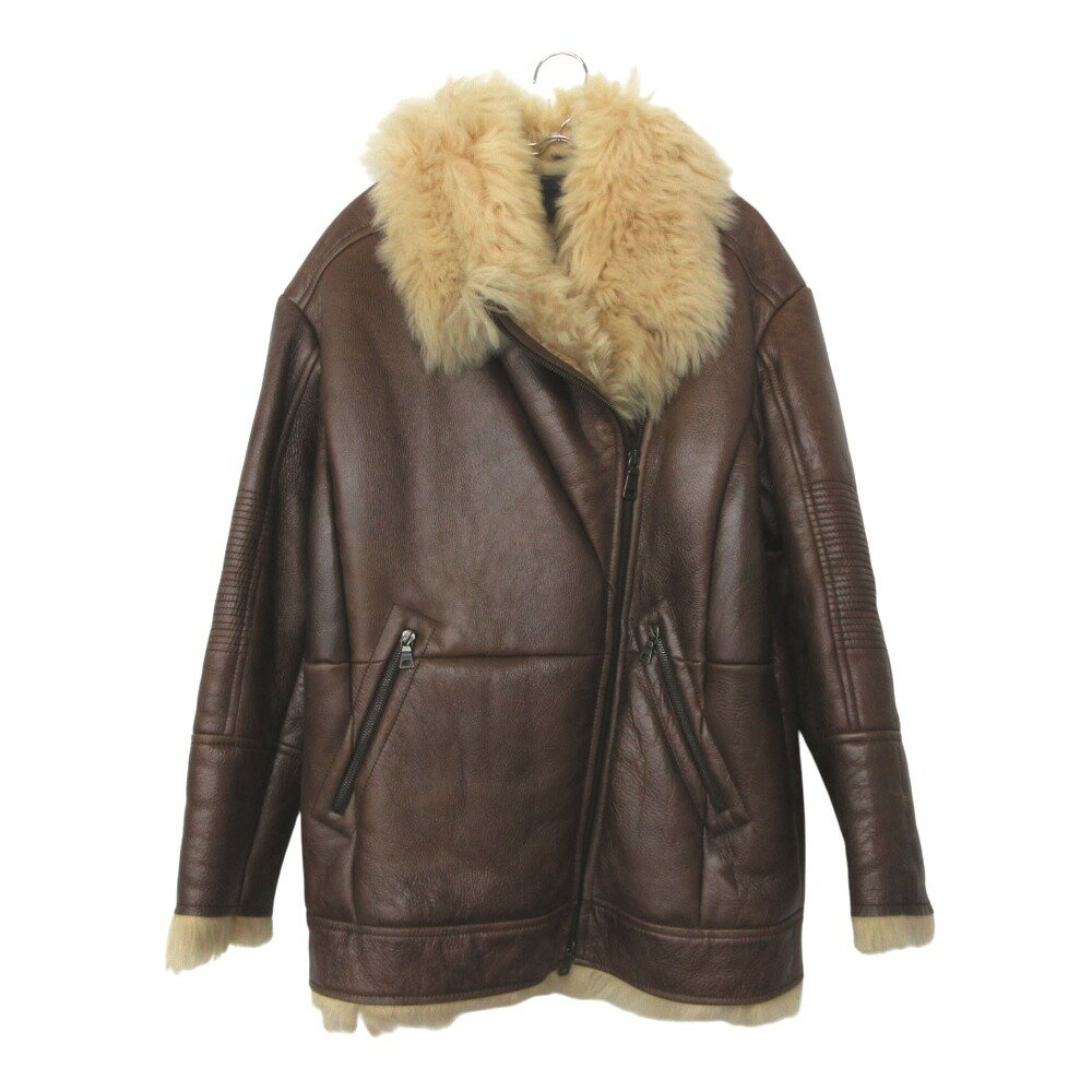 商品名 PRADA プラダ ブルゾン シープファー レザー ジップアップ ジャケット アウター ブラウン 38【M】 メンズ 【中古】 表記サイズ 38（M） 実寸サイズ 【肩幅】約44cm 【着丈】約69cm 【身幅】約49cm 【袖丈】約52.5cm 素材 【画像参照】 色 ブラウン ※照明や撮影環境、お使いのモニター設定状況により 実物とお色が違って見える場合がございます。 予めご了承下さい。 状態ランク AB 状態説明 ◆外側◆ ・左腕：色褪せ ・右腕：色褪せ ・袖口：汚れ 上記記載のダメージ等がありますが、その他に目立ったダメージはなく、問題なくご使用いただける商品です。※あくまでも中古品ですので掲載写真や記載内容をご確認いただき、ご理解の上ご購入ください。中古品を扱っているため、元の商品のデザインや形状が全て把握できかねますので、予めご了承下さい。 付属品 　ハンガー、ビニール袋 状態ランクについて 注意事項 ・弊社の取り扱っているすべてのお品物は顧客様からの買取・ブランド品専門の古物市場で弊社が正規品と判断したお品物になります。 ・弊社では仕入れ後の検品でも再度商品一点一点の真贋を確認し、正規品と判断したお品物ののみを取り扱っております。 ・それでも万が一、お客様が購入後に偽物と判断された場合はその理由と根拠をご提示いただければ商品代金と送料を全額ご返金致しますので安心してご購入下さい。 ・付属品は写真に写っているものが全てになります。画像は実物を撮影していますのでご安心ください。 ・商品画像はできる限り現品を再現するように心がけておりますが、ご利用のモニターにより実物と多少異なる場合がございます。 ・他サイトにて販売している商品です。多少のお時間差にて欠品になることもございます。予めご了承頂ますようお願い致します。 ・古着に関して、商品チェックは行っておりますが、記載以外に細かい汚れやダメージ等がある場合もございます。特に中古衣類は見る方によって状態の価値観が異なりますので、トラブルを避けるため、神経質な方や完璧な商品を求められる方はご注文をお控えくださいますようお願い申し上げます。 ・本商品は商品登録後、畳んだ状態で袋に入れて保管しています。 ・保管期間によってはシワや型崩れが発生する可能性がございますので、ご了承ください。 ・弊社及び提携先の倉庫の営業日は平日のみになります。 ・土日祝についてはご質問やご相談を頂いても対応できない場合がございますので、ご了承ください。 発送について ・ストア休業日の注文は翌1〜2営業日に発送。 商品についての質問 ・こちらの商品は倉庫にて保管しております。ご質問を頂いた際、お時間をいただく場合がございますのでご了承ください。