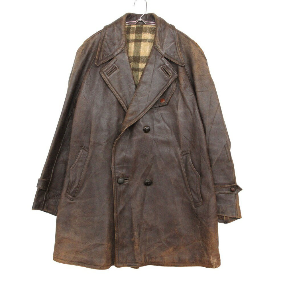 商品名 30's 40's ヴィンテージ ブルゾン フランス製 コルビジェジャケット ユーロ レザージャケット カバーオール ブラウン メンズ 【中古】 実寸サイズ 【着丈】約87cm 【身幅】約54cm 【袖丈】約88cm 素材 【画像参照】 色 ブラウン ※照明や撮影環境、お使いのモニター設定状況により 実物とお色が違って見える場合がございます。 予めご了承下さい。 状態ランク C 状態説明 ◆外側◆ ・首回り：スレ、色褪せ ・胸部：スレ、色褪せ ・腹部：スレ、色褪せ ・裾：スレ、色褪せ ・左腕：大きなキズ、大きなスレ、破れ、色褪せ ・右腕：大きなキズ、大きなスレ、破れ、色褪せ ・袖口：スレ、色褪せ ・背面：スレ、色褪せ ・全体：サイズ表記無し（実寸をご参照ください。） 全体擦れ褪せ ※使用感の他、上記のようなダメージがある中古品です。掲載写真や記載内容をご確認いただき、ご理解の上ご購入ください。中古品を扱っているため、元の商品のデザインや形状が全て把握できかねますので、予めご了承下さい。 付属品 付属品なし。 状態ランクについて 注意事項 ・弊社の取り扱っているすべてのお品物は顧客様からの買取・ブランド品専門の古物市場で弊社が正規品と判断したお品物になります。 ・弊社では仕入れ後の検品でも再度商品一点一点の真贋を確認し、正規品と判断したお品物ののみを取り扱っております。 ・それでも万が一、お客様が購入後に偽物と判断された場合はその理由と根拠をご提示いただければ商品代金と送料を全額ご返金致しますので安心してご購入下さい。 ・付属品は写真に写っているものが全てになります。画像は実物を撮影していますのでご安心ください。 ・商品画像はできる限り現品を再現するように心がけておりますが、ご利用のモニターにより実物と多少異なる場合がございます。 ・他サイトにて販売している商品です。多少のお時間差にて欠品になることもございます。予めご了承頂ますようお願い致します。 ・古着に関して、商品チェックは行っておりますが、記載以外に細かい汚れやダメージ等がある場合もございます。特に中古衣類は見る方によって状態の価値観が異なりますので、トラブルを避けるため、神経質な方や完璧な商品を求められる方はご注文をお控えくださいますようお願い申し上げます。 ・本商品は商品登録後、畳んだ状態で袋に入れて保管しています。 ・保管期間によってはシワや型崩れが発生する可能性がございますので、ご了承ください。 ・弊社及び提携先の倉庫の営業日は平日のみになります。 ・土日祝についてはご質問やご相談を頂いても対応できない場合がございますので、ご了承ください。 発送について ・ストア休業日の注文は翌1〜2営業日に発送。 商品についての質問 ・こちらの商品は倉庫にて保管しております。ご質問を頂いた際、お時間をいただく場合がございますのでご了承ください。