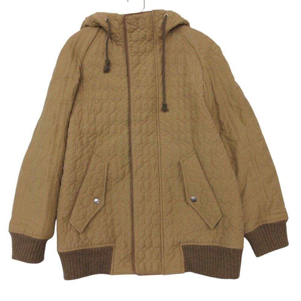 商品名 SUPER HAKKA スーパーハッカ ブルゾン フーデッド パテッド ジャケット 中綿 アウター ブラウン メンズ 【中古】 実寸サイズ 【着丈】約70cm 【身幅】約 47cm 【裄丈】約68cm 素材 【画像参照】 色 ブラウン ※照明や撮影環境、お使いのモニター設定状況により 実物とお色が違って見える場合がございます。 予めご了承下さい。 状態ランク A 状態説明 ・全体：サイズ表記なし。 使用感が少なく、かなり状態の良い商品です。※あくまでも中古品ですので掲載写真や記載内容をご確認いただき、ご理解の上ご購入ください。中古品を扱っているため、元の商品のデザインや形状が全て把握できかねますので、予めご了承下さい。 付属品 付属品なし。 状態ランクについて 注意事項 ・弊社の取り扱っているすべてのお品物は顧客様からの買取・ブランド品専門の古物市場で弊社が正規品と判断したお品物になります。 ・弊社では仕入れ後の検品でも再度商品一点一点の真贋を確認し、正規品と判断したお品物ののみを取り扱っております。 ・それでも万が一、お客様が購入後に偽物と判断された場合はその理由と根拠をご提示いただければ商品代金と送料を全額ご返金致しますので安心してご購入下さい。 ・付属品は写真に写っているものが全てになります。画像は実物を撮影していますのでご安心ください。 ・商品画像はできる限り現品を再現するように心がけておりますが、ご利用のモニターにより実物と多少異なる場合がございます。 ・他サイトにて販売している商品です。多少のお時間差にて欠品になることもございます。予めご了承頂ますようお願い致します。 ・古着に関して、商品チェックは行っておりますが、記載以外に細かい汚れやダメージ等がある場合もございます。特に中古衣類は見る方によって状態の価値観が異なりますので、トラブルを避けるため、神経質な方や完璧な商品を求められる方はご注文をお控えくださいますようお願い申し上げます。 ・本商品は商品登録後、畳んだ状態で袋に入れて保管しています。 ・保管期間によってはシワや型崩れが発生する可能性がございますので、ご了承ください。 ・弊社及び提携先の倉庫の営業日は平日のみになります。 ・土日祝についてはご質問やご相談を頂いても対応できない場合がございますので、ご了承ください。 発送について ・ストア休業日の注文は翌1〜2営業日に発送。 商品についての質問 ・こちらの商品は倉庫にて保管しております。ご質問を頂いた際、お時間をいただく場合がございますのでご了承ください。