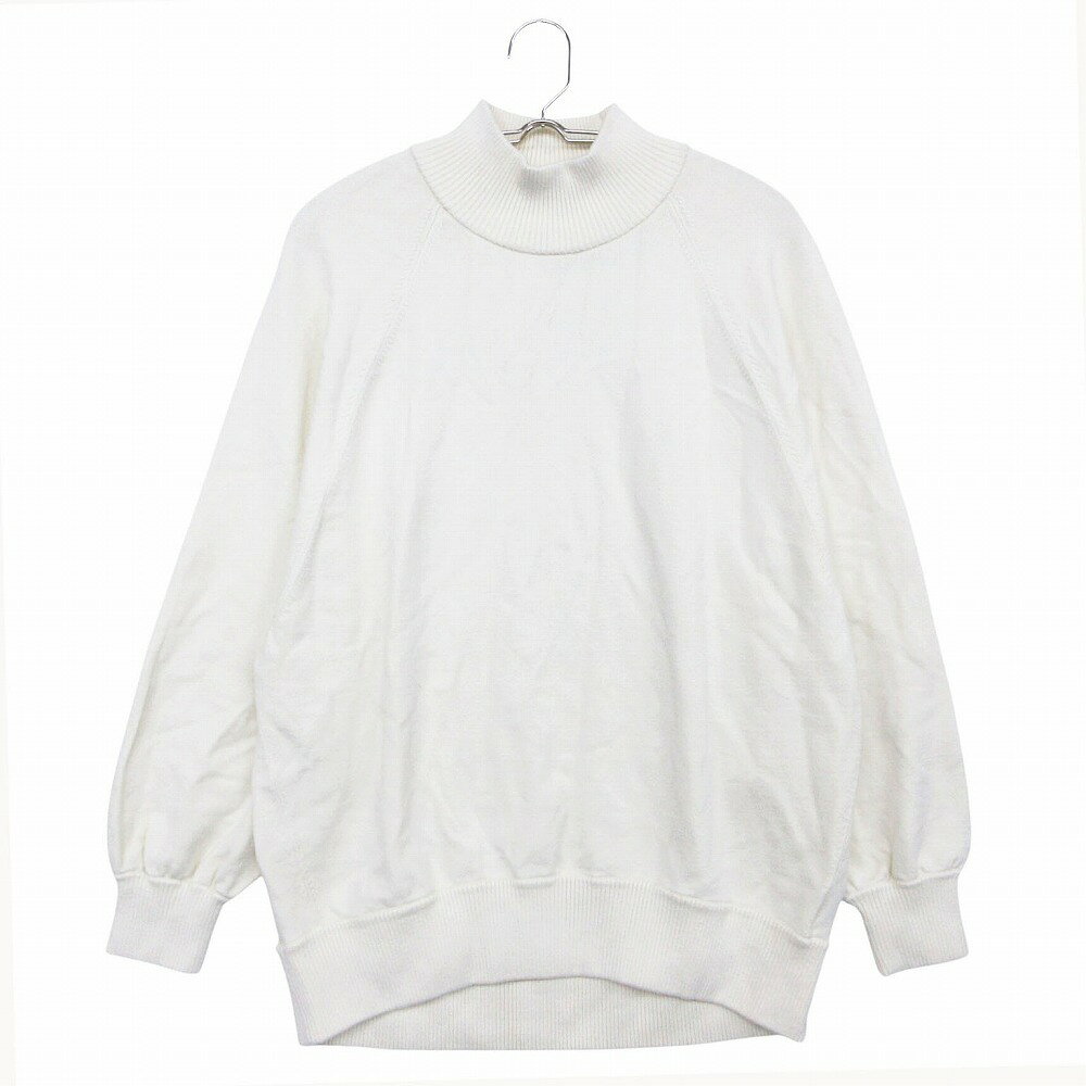 商品名 セーター RASA CLINTON ハイネック ニット セーター 長袖 カットソー クリームホワイト 38【M】 レディース 【中古】 sweater RASA CLINTON High-Neck Knit Sweater Long-Sleeve Cut and Sewn Cream white 38【M】 LADYS 【Used item】 表記サイズ 38（M） 実寸サイズ 【着丈】約68cm 【身幅】約55cm 【裄丈】約75cm 素材 【画像参照】 色 クリームホワイト 注：照明や撮影環境、お使いのモニター設定状況により 実物とお色が違って見える場合がございます。 予めご了承下さい。 状態ランク B 状態説明 ・全体：首周りや胸に汚れ、全体的に毛羽立ち。 上記記載のダメージ等があります。※全体的に中古品としての使用感と上記のようなダメージがありますが、通常使用には支障のない商品です。掲載写真や記載内容をご確認いただき、ご理解の上ご購入ください。中古品を扱っているため、元の商品のデザインや形状が全て把握できかねますので、予めご了承下さい。 付属品 付属品なし。 状態ランクについて 注意事項 ・弊社の取り扱っているすべてのお品物は顧客様からの買取・ブランド品専門の古物市場で弊社が正規品と判断したお品物になります。 ・弊社では仕入れ後の検品でも再度商品一点一点の真贋を確認し、正規品と判断したお品物ののみを取り扱っております。 ・それでも万が一、お客様が購入後に偽物と判断された場合はその理由と根拠をご提示いただければ商品代金と送料を全額ご返金致しますので安心してご購入下さい。 ・付属品は写真に写っているものが全てになります。画像は実物を撮影していますのでご安心ください。 ・商品画像はできる限り現品を再現するように心がけておりますが、ご利用のモニターにより実物と多少異なる場合がございます。 ・他サイトにて販売している商品です。多少のお時間差にて欠品になることもございます。予めご了承頂ますようお願い致します。 ・古着に関して、商品チェックは行っておりますが、記載以外に細かい汚れやダメージ等がある場合もございます。特に中古衣類は見る方によって状態の価値観が異なりますので、トラブルを避けるため、神経質な方や完璧な商品を求められる方はご注文をお控えくださいますようお願い申し上げます。 ・本商品は商品登録後、畳んだ状態で袋に入れて保管しています。 ・保管期間によってはシワや型崩れが発生する可能性がございますので、ご了承ください。 ・弊社及び提携先の倉庫の営業日は平日のみになります。 ・土日祝についてはご質問やご相談を頂いても対応できない場合がございますので、ご了承ください。 発送について ・ストア休業日の注文は翌1〜2営業日に発送。 商品についての質問 ・こちらの商品は倉庫にて保管しております。ご質問を頂いた際、お時間をいただく場合がございますのでご了承ください。
