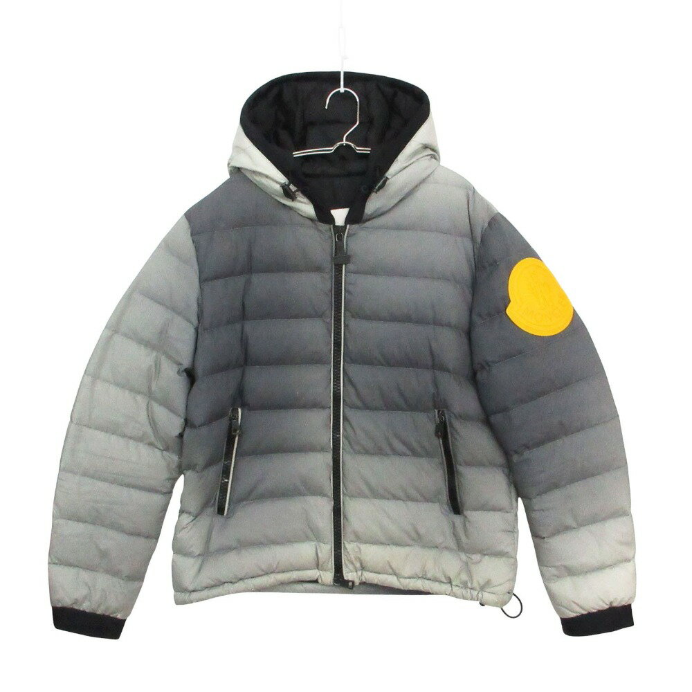 乐天商城 - 16aw MONCLER モンクレール O × オフホワイト OFF-WHITE by VIRGIL ABLOH DINARD ダウンジャケット ブルゾン ラバービッグワッペン ロゴ B209H4130505 58023 アウター グレー 1【S】 メンズ 【中古】
