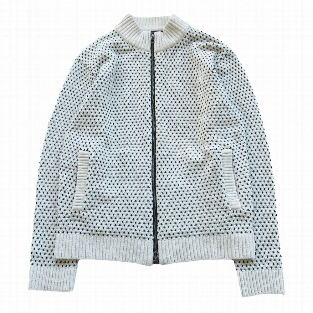 商品名 MEN'S BIGI メンズビギ ブルゾン ドライバーズニット ジャケット ジップアップ アウター 総柄 千鳥柄 ホワイト M メンズ 【中古】 表記サイズ M 実寸サイズ 【肩幅】約53cm 【着丈】約70cm 【身幅】約58cm 【袖丈】約66cm 素材 【画像参照】 色 ホワイト / ブラック ※照明や撮影環境、お使いのモニター設定状況により 実物とお色が違って見える場合がございます。 予めご了承下さい。 状態ランク A 状態説明 使用感が少なく、かなり状態の良い商品です。※あくまでも中古品ですので掲載写真や記載内容をご確認いただき、ご理解の上ご購入ください。中古品を扱っているため、元の商品のデザインや形状が全て把握できかねますので、予めご了承下さい。 付属品 付属品なし。 状態ランクについて 注意事項 ・弊社の取り扱っているすべてのお品物は顧客様からの買取・ブランド品専門の古物市場で弊社が正規品と判断したお品物になります。 ・弊社では仕入れ後の検品でも再度商品一点一点の真贋を確認し、正規品と判断したお品物ののみを取り扱っております。 ・それでも万が一、お客様が購入後に偽物と判断された場合はその理由と根拠をご提示いただければ商品代金と送料を全額ご返金致しますので安心してご購入下さい。 ・付属品は写真に写っているものが全てになります。画像は実物を撮影していますのでご安心ください。 ・商品画像はできる限り現品を再現するように心がけておりますが、ご利用のモニターにより実物と多少異なる場合がございます。 ・他サイトにて販売している商品です。多少のお時間差にて欠品になることもございます。予めご了承頂ますようお願い致します。 ・古着に関して、商品チェックは行っておりますが、記載以外に細かい汚れやダメージ等がある場合もございます。特に中古衣類は見る方によって状態の価値観が異なりますので、トラブルを避けるため、神経質な方や完璧な商品を求められる方はご注文をお控えくださいますようお願い申し上げます。 ・本商品は商品登録後、畳んだ状態で袋に入れて保管しています。 ・保管期間によってはシワや型崩れが発生する可能性がございますので、ご了承ください。 ・弊社及び提携先の倉庫の営業日は平日のみになります。 ・土日祝についてはご質問やご相談を頂いても対応できない場合がございますので、ご了承ください。 発送について ・ストア休業日の注文は翌1〜2営業日に発送。 商品についての質問 ・こちらの商品は倉庫にて保管しております。ご質問を頂いた際、お時間をいただく場合がございますのでご了承ください。