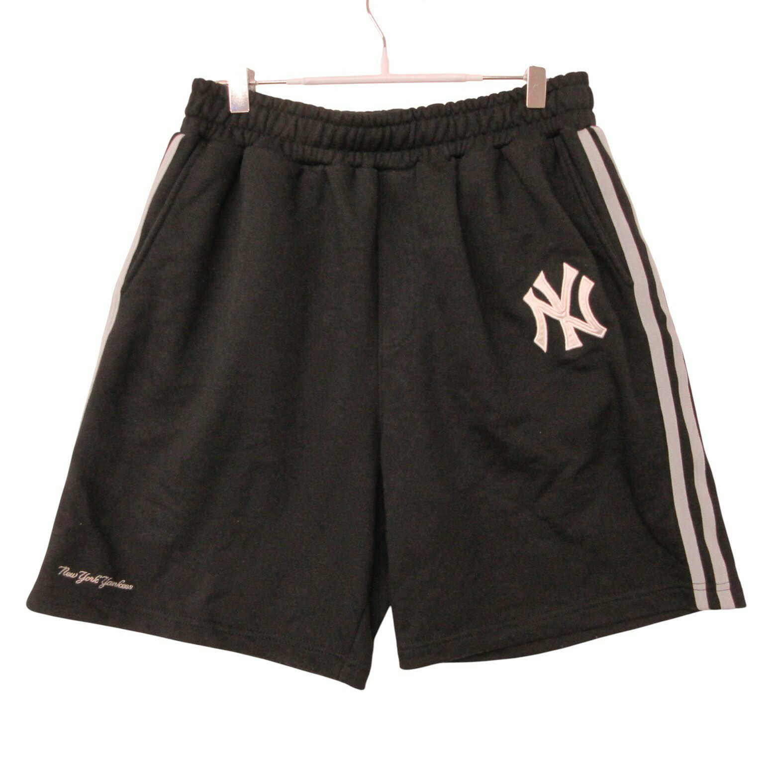 Rakuten - New York Yankees ニューヨーク・ヤンキース ショートパンツ 短パン ロゴ ダブルライン ジェニュインマーチャンダイズ ポケット ブラック M メンズ 【中古】