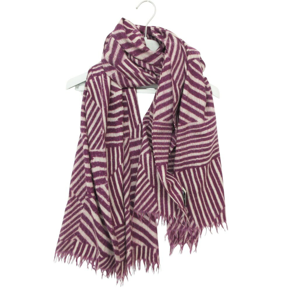 商品名 GRACE CONTINENTAL グレースコンチネンタル マフラー ウール アンゴラ 総柄 ストール パープル レディース 【中古】 GRACE CONTINENTAL Scarf Wool and Angora Patterned Stole purple LADYS 【Used item】 実寸サイズ 【縦】約190cm 【横】約78cm 素材 【画像参照】 色 パープル 注：照明や撮影環境、お使いのモニター設定状況により 実物とお色が違って見える場合がございます。 予めご了承下さい。 状態ランク AB 状態説明 ■外側■ ・表面：糸のほつれ ・全体：全体的に毛羽立ちあり 上記記載のダメージ等がありますが、その他に目立ったダメージはなく、問題なくご使用いただける商品です。※あくまでも中古品ですので掲載写真や記載内容をご確認いただき、ご理解の上ご購入ください。中古品を扱っているため、元の商品のデザインや形状が全て把握できかねますので、予めご了承下さい。 付属品 付属品なし。 状態ランクについて 注意事項 ・弊社の取り扱っているすべてのお品物は顧客様からの買取・ブランド品専門の古物市場で弊社が正規品と判断したお品物になります。 ・弊社では仕入れ後の検品でも再度商品一点一点の真贋を確認し、正規品と判断したお品物ののみを取り扱っております。 ・それでも万が一、お客様が購入後に偽物と判断された場合はその理由と根拠をご提示いただければ商品代金と送料を全額ご返金致しますので安心してご購入下さい。 ・付属品は写真に写っているものが全てになります。画像は実物を撮影していますのでご安心ください。 ・商品画像はできる限り現品を再現するように心がけておりますが、ご利用のモニターにより実物と多少異なる場合がございます。 ・他サイトにて販売している商品です。多少のお時間差にて欠品になることもございます。予めご了承頂ますようお願い致します。 ・古着に関して、商品チェックは行っておりますが、記載以外に細かい汚れやダメージ等がある場合もございます。特に中古衣類は見る方によって状態の価値観が異なりますので、トラブルを避けるため、神経質な方や完璧な商品を求められる方はご注文をお控えくださいますようお願い申し上げます。 ・本商品は商品登録後、畳んだ状態で袋に入れて保管しています。 ・保管期間によってはシワや型崩れが発生する可能性がございますので、ご了承ください。 ・弊社及び提携先の倉庫の営業日は平日のみになります。 ・土日祝についてはご質問やご相談を頂いても対応できない場合がございますので、ご了承ください。 発送について ・ストア休業日の注文は翌1〜2営業日に発送。 商品についての質問 ・こちらの商品は倉庫にて保管しております。ご質問を頂いた際、お時間をいただく場合がございますのでご了承ください。