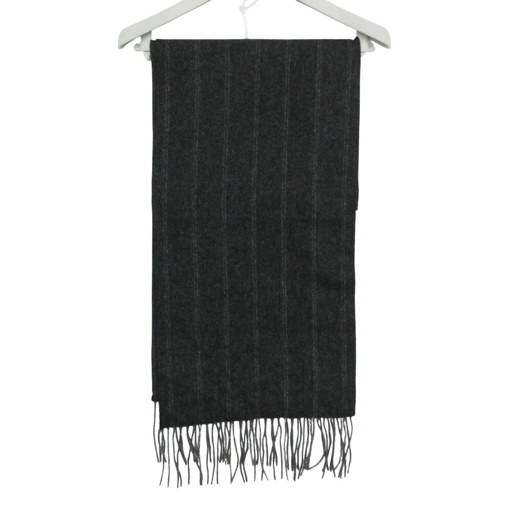 商品名 BEAMS ビームス マフラー カシミヤ100％ ストール フリンジ ストライプ柄 ダークグレー メンズ 【中古】 BEAMS Scarf 100% Cashmere Stole with Fringe and Stripe Pattern Dark gray MENS 【Used item】 実寸サイズ 【縦】約167.5cm 【横】約31cm 素材 【画像参照】 色 ダークグレー 注：照明や撮影環境、お使いのモニター設定状況により 実物とお色が違って見える場合がございます。 予めご了承下さい。 状態ランク A 状態説明 使用感が少なく、かなり状態の良い商品です。※あくまでも中古品ですので掲載写真や記載内容をご確認いただき、ご理解の上ご購入ください。中古品を扱っているため、元の商品のデザインや形状が全て把握できかねますので、予めご了承下さい。 付属品 付属品なし。 状態ランクについて 注意事項 ・弊社の取り扱っているすべてのお品物は顧客様からの買取・ブランド品専門の古物市場で弊社が正規品と判断したお品物になります。 ・弊社では仕入れ後の検品でも再度商品一点一点の真贋を確認し、正規品と判断したお品物ののみを取り扱っております。 ・それでも万が一、お客様が購入後に偽物と判断された場合はその理由と根拠をご提示いただければ商品代金と送料を全額ご返金致しますので安心してご購入下さい。 ・付属品は写真に写っているものが全てになります。画像は実物を撮影していますのでご安心ください。 ・商品画像はできる限り現品を再現するように心がけておりますが、ご利用のモニターにより実物と多少異なる場合がございます。 ・他サイトにて販売している商品です。多少のお時間差にて欠品になることもございます。予めご了承頂ますようお願い致します。 ・古着に関して、商品チェックは行っておりますが、記載以外に細かい汚れやダメージ等がある場合もございます。特に中古衣類は見る方によって状態の価値観が異なりますので、トラブルを避けるため、神経質な方や完璧な商品を求められる方はご注文をお控えくださいますようお願い申し上げます。 ・本商品は商品登録後、畳んだ状態で袋に入れて保管しています。 ・保管期間によってはシワや型崩れが発生する可能性がございますので、ご了承ください。 ・弊社及び提携先の倉庫の営業日は平日のみになります。 ・土日祝についてはご質問やご相談を頂いても対応できない場合がございますので、ご了承ください。 発送について ・ストア休業日の注文は翌1〜2営業日に発送。 商品についての質問 ・こちらの商品は倉庫にて保管しております。ご質問を頂いた際、お時間をいただく場合がございますのでご了承ください。