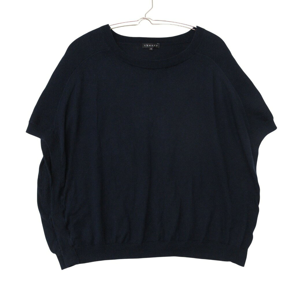 商品名 theory セオリー ニット トップス ドルマンスリーブ コットン ネイビー S【S】 レディース 【中古】 theory knit Top, dolman sleeve, cotton Navy S【S】 LADYS 【Used item】 theory 针织 棉质上衣，蝙蝠袖 海军 S【S】 女性的 【二手物品】 表記サイズ S（S） 実寸サイズ 【着丈】約50cm 【身幅】約61cm 【裄丈】約31cm 素材 【画像参照】 色 ネイビー ※照明や撮影環境、お使いのモニター設定状況により 実物とお色が違って見える場合がございます。 予めご了承下さい。 状態ランク A 状態説明 ・全体：全体的に毛羽立ちあり 使用感が少なく、かなり状態の良い商品です。※あくまでも中古品ですので掲載写真や記載内容をご確認いただき、ご理解の上ご購入ください。中古品を扱っているため、元の商品のデザインや形状が全て把握できかねますので、予めご了承下さい。 付属品 付属品なし。 状態ランクについて 注意事項 ・弊社の取り扱っているすべてのお品物は顧客様からの買取・ブランド品専門の古物市場で弊社が正規品と判断したお品物になります。 ・弊社では仕入れ後の検品でも再度商品一点一点の真贋を確認し、正規品と判断したお品物ののみを取り扱っております。 ・それでも万が一、お客様が購入後に偽物と判断された場合はその理由と根拠をご提示いただければ商品代金と送料を全額ご返金致しますので安心してご購入下さい。 ・付属品は写真に写っているものが全てになります。画像は実物を撮影していますのでご安心ください。 ・商品画像はできる限り現品を再現するように心がけておりますが、ご利用のモニターにより実物と多少異なる場合がございます。 ・他サイトにて販売している商品です。多少のお時間差にて欠品になることもございます。予めご了承頂ますようお願い致します。 ・古着に関して、商品チェックは行っておりますが、記載以外に細かい汚れやダメージ等がある場合もございます。特に中古衣類は見る方によって状態の価値観が異なりますので、トラブルを避けるため、神経質な方や完璧な商品を求められる方はご注文をお控えくださいますようお願い申し上げます。 ・本商品は商品登録後、畳んだ状態で袋に入れて保管しています。 ・保管期間によってはシワや型崩れが発生する可能性がございますので、ご了承ください。 ・弊社及び提携先の倉庫の営業日は平日のみになります。 ・土日祝についてはご質問やご相談を頂いても対応できない場合がございますので、ご了承ください。 発送について ・ストア休業日の注文は翌1〜2営業日に発送。 商品についての質問 ・こちらの商品は倉庫にて保管しております。ご質問を頂いた際、お時間をいただく場合がございますのでご了承ください。