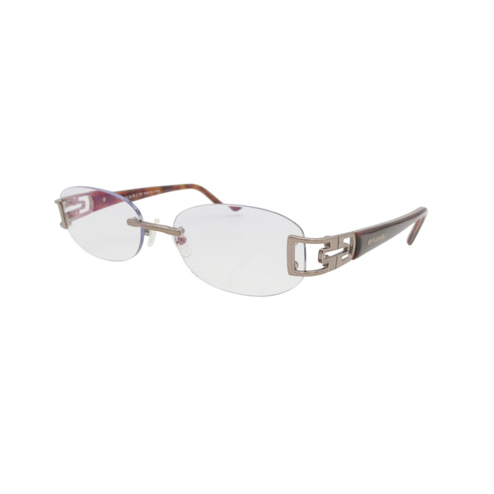 商品名 BVLGARI ブルガリ メガネ リムレス 眼鏡 べっ甲柄 サイズ51□16-135 度入り ふちなし アイウェア ブラウン レディース 【中古】 BVLGARI Glasses Rimless eyeglasses, tortoiseshell pattern, size 51□16-135, prescription lenses available, frameless eyewear. Brown LADYS 【Used item】 実寸サイズ 【幅】約12.2cm 【テンプル】約14cm 【レンズ縦】約3cm 【レンズ横】約5cm 素材 【画像参照】 色 ブラウン 注：照明や撮影環境、お使いのモニター設定状況により 実物とお色が違って見える場合がございます。 予めご了承下さい。 状態ランク AB 状態説明 ■外側■ ・表面：小キズ、薄汚れ ・形状：やや型崩れ 上記記載のダメージ等がありますが、その他に目立ったダメージはなく、問題なくご使用いただける商品です。※あくまでも中古品ですので掲載写真や記載内容をご確認いただき、ご理解の上ご購入ください。中古品を扱っているため、元の商品のデザインや形状が全て把握できかねますので、予めご了承下さい。 付属品 付属品なし。 状態ランクについて 注意事項 ・弊社の取り扱っているすべてのお品物は顧客様からの買取・ブランド品専門の古物市場で弊社が正規品と判断したお品物になります。 ・弊社では仕入れ後の検品でも再度商品一点一点の真贋を確認し、正規品と判断したお品物ののみを取り扱っております。 ・それでも万が一、お客様が購入後に偽物と判断された場合はその理由と根拠をご提示いただければ商品代金と送料を全額ご返金致しますので安心してご購入下さい。 ・付属品は写真に写っているものが全てになります。画像は実物を撮影していますのでご安心ください。 ・商品画像はできる限り現品を再現するように心がけておりますが、ご利用のモニターにより実物と多少異なる場合がございます。 ・他サイトにて販売している商品です。多少のお時間差にて欠品になることもございます。予めご了承頂ますようお願い致します。 ・古着に関して、商品チェックは行っておりますが、記載以外に細かい汚れやダメージ等がある場合もございます。特に中古衣類は見る方によって状態の価値観が異なりますので、トラブルを避けるため、神経質な方や完璧な商品を求められる方はご注文をお控えくださいますようお願い申し上げます。 ・本商品は商品登録後、畳んだ状態で袋に入れて保管しています。 ・保管期間によってはシワや型崩れが発生する可能性がございますので、ご了承ください。 ・弊社及び提携先の倉庫の営業日は平日のみになります。 ・土日祝についてはご質問やご相談を頂いても対応できない場合がございますので、ご了承ください。 発送について ・ストア休業日の注文は翌1〜2営業日に発送。 商品についての質問 ・こちらの商品は倉庫にて保管しております。ご質問を頂いた際、お時間をいただく場合がございますのでご了承ください。