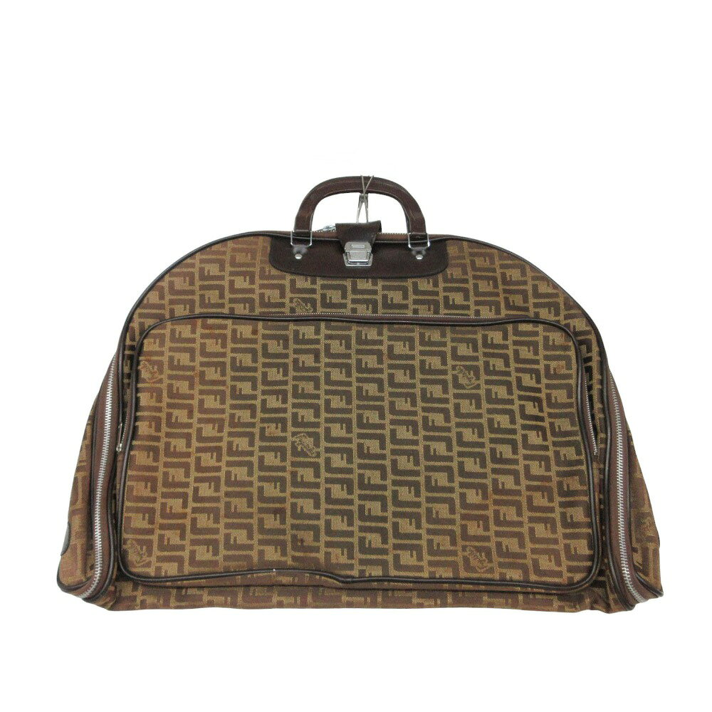 商品名 スーツケース ロゴ総柄 キャンバス ガーメントケース 鞄 カバン ブラウン メンズ 【中古】 suitcase Logo print canvas garment case bag Brown MENS 【Used item】 実寸サイズ 【幅】約60cm 【高さ】約42cm 【ハンドル】約19cm 素材 【画像参照】 色 ブラウン 注：照明や撮影環境、お使いのモニター設定状況により 実物とお色が違って見える場合がございます。 予めご了承下さい。 状態ランク B 状態説明 ■外側■ ・表面：汚れ、色褪せ ・ハンドル、ストラップ：キズ、薄汚れ ■内側・その他■ ・内側：汚れ ・金具部分：小キズ、薄汚れ ・ファスナー部分：色褪せ、くすみ ・全体：レザー部分に汚れとスレと傷あり 内側に糸のほつれあり 上記記載のダメージ等があります。※全体的に中古品としての使用感と上記のようなダメージがありますが、通常使用には支障のない商品です。掲載写真や記載内容をご確認いただき、ご理解の上ご購入ください。中古品を扱っているため、元の商品のデザインや形状が全て把握できかねますので、予めご了承下さい。 付属品 付属品なし。 仕様 【開閉式】ファスナー 【外側ポケット】ファスナーポケット x 1ヶ 【内側ポケット】ファスナーポケット x 1ヶ 状態ランクについて 注意事項 ・弊社の取り扱っているすべてのお品物は顧客様からの買取・ブランド品専門の古物市場で弊社が正規品と判断したお品物になります。 ・弊社では仕入れ後の検品でも再度商品一点一点の真贋を確認し、正規品と判断したお品物ののみを取り扱っております。 ・それでも万が一、お客様が購入後に偽物と判断された場合はその理由と根拠をご提示いただければ商品代金と送料を全額ご返金致しますので安心してご購入下さい。 ・付属品は写真に写っているものが全てになります。画像は実物を撮影していますのでご安心ください。 ・商品画像はできる限り現品を再現するように心がけておりますが、ご利用のモニターにより実物と多少異なる場合がございます。 ・他サイトにて販売している商品です。多少のお時間差にて欠品になることもございます。予めご了承頂ますようお願い致します。 ・古着に関して、商品チェックは行っておりますが、記載以外に細かい汚れやダメージ等がある場合もございます。特に中古衣類は見る方によって状態の価値観が異なりますので、トラブルを避けるため、神経質な方や完璧な商品を求められる方はご注文をお控えくださいますようお願い申し上げます。 ・本商品は商品登録後、畳んだ状態で袋に入れて保管しています。 ・保管期間によってはシワや型崩れが発生する可能性がございますので、ご了承ください。 ・弊社及び提携先の倉庫の営業日は平日のみになります。 ・土日祝についてはご質問やご相談を頂いても対応できない場合がございますので、ご了承ください。 発送について ・ストア休業日の注文は翌1〜2営業日に発送。 商品についての質問 ・こちらの商品は倉庫にて保管しております。ご質問を頂いた際、お時間をいただく場合がございますのでご了承ください。