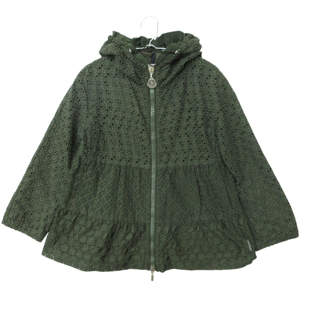商品名 美品 MONCLER モンクレール ブルゾン パーカー エンブロレース フーデット ジャケット グリーン 0【XS】 レディース 【中古】 Excellent condition MONCLER Blouson Parker Embroidered Lace Hooded Jacket green 0【XS】 LADYS 【Used item】 表記サイズ 0（XS） 実寸サイズ 【身幅】約44.5cm 【裄丈】約68cm 素材 【画像参照】 色 グリーン 注：照明や撮影環境、お使いのモニター設定状況により 実物とお色が違って見える場合がございます。 予めご了承下さい。 状態ランク SA 状態説明 試着程度等の美品の商品です。※試着程度等の美品の商品ではございますが、一度は一般の方の手に渡り、個人で保管されていた商品です。また、保管・陳列時の薄いスレなど微細な状態変化が見られる場合がございます。ご理解の上ご購入ください。中古品を扱っているため、元の商品のデザインや形状が全て把握できかねますので、予めご了承下さい。 付属品 付属品なし。 状態ランクについて 注意事項 ・弊社の取り扱っているすべてのお品物は顧客様からの買取・ブランド品専門の古物市場で弊社が正規品と判断したお品物になります。 ・弊社では仕入れ後の検品でも再度商品一点一点の真贋を確認し、正規品と判断したお品物ののみを取り扱っております。 ・それでも万が一、お客様が購入後に偽物と判断された場合はその理由と根拠をご提示いただければ商品代金と送料を全額ご返金致しますので安心してご購入下さい。 ・付属品は写真に写っているものが全てになります。画像は実物を撮影していますのでご安心ください。 ・商品画像はできる限り現品を再現するように心がけておりますが、ご利用のモニターにより実物と多少異なる場合がございます。 ・他サイトにて販売している商品です。多少のお時間差にて欠品になることもございます。予めご了承頂ますようお願い致します。 ・古着に関して、商品チェックは行っておりますが、記載以外に細かい汚れやダメージ等がある場合もございます。特に中古衣類は見る方によって状態の価値観が異なりますので、トラブルを避けるため、神経質な方や完璧な商品を求められる方はご注文をお控えくださいますようお願い申し上げます。 ・本商品は商品登録後、畳んだ状態で袋に入れて保管しています。 ・保管期間によってはシワや型崩れが発生する可能性がございますので、ご了承ください。 ・弊社及び提携先の倉庫の営業日は平日のみになります。 ・土日祝についてはご質問やご相談を頂いても対応できない場合がございますので、ご了承ください。 発送について ・ストア休業日の注文は翌1〜2営業日に発送。 商品についての質問 ・こちらの商品は倉庫にて保管しております。ご質問を頂いた際、お時間をいただく場合がございますのでご了承ください。