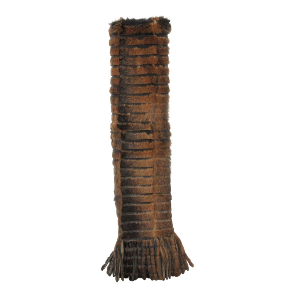 商品名 マフラー オリラグ ラビットファー ブラウン レディース 【中古】 Scarf Orilag Rabbit Fur Brown LADYS 【Used item】 実寸サイズ 【縦】約116cm 【横】約14cm 素材 【画像参照】 色 ブラウン 注：照明や撮影環境、お使いのモニター設定状況により 実物とお色が違って見える場合がございます。 予めご了承下さい。 状態ランク A 状態説明 使用感が少なく、かなり状態の良い商品です。※あくまでも中古品ですので掲載写真や記載内容をご確認いただき、ご理解の上ご購入ください。中古品を扱っているため、元の商品のデザインや形状が全て把握できかねますので、予めご了承下さい。 付属品 付属品なし。 状態ランクについて 注意事項 ・弊社の取り扱っているすべてのお品物は顧客様からの買取・ブランド品専門の古物市場で弊社が正規品と判断したお品物になります。 ・弊社では仕入れ後の検品でも再度商品一点一点の真贋を確認し、正規品と判断したお品物ののみを取り扱っております。 ・それでも万が一、お客様が購入後に偽物と判断された場合はその理由と根拠をご提示いただければ商品代金と送料を全額ご返金致しますので安心してご購入下さい。 ・付属品は写真に写っているものが全てになります。画像は実物を撮影していますのでご安心ください。 ・商品画像はできる限り現品を再現するように心がけておりますが、ご利用のモニターにより実物と多少異なる場合がございます。 ・他サイトにて販売している商品です。多少のお時間差にて欠品になることもございます。予めご了承頂ますようお願い致します。 ・古着に関して、商品チェックは行っておりますが、記載以外に細かい汚れやダメージ等がある場合もございます。特に中古衣類は見る方によって状態の価値観が異なりますので、トラブルを避けるため、神経質な方や完璧な商品を求められる方はご注文をお控えくださいますようお願い申し上げます。 ・本商品は商品登録後、畳んだ状態で袋に入れて保管しています。 ・保管期間によってはシワや型崩れが発生する可能性がございますので、ご了承ください。 ・弊社及び提携先の倉庫の営業日は平日のみになります。 ・土日祝についてはご質問やご相談を頂いても対応できない場合がございますので、ご了承ください。 発送について ・ストア休業日の注文は翌1〜2営業日に発送。 商品についての質問 ・こちらの商品は倉庫にて保管しております。ご質問を頂いた際、お時間をいただく場合がございますのでご了承ください。