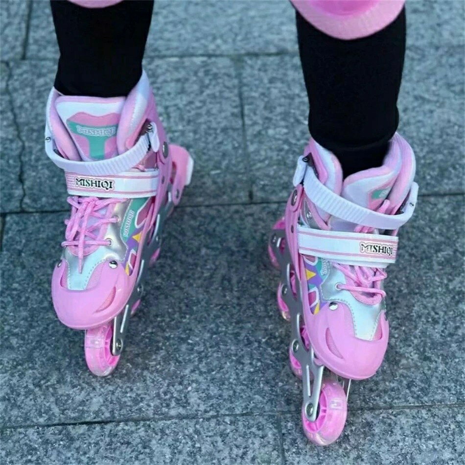 全ウィールが光る インラインスケート 大人 子供用 ジュニア インラインシューズ ローラースケート サイズ調整可能 光る輪 ローラーブレード 外遊び クリスマス 誕生日 お子様用 成人 中学生 小学校 大人用 タイヤ光る 女の子 男の子