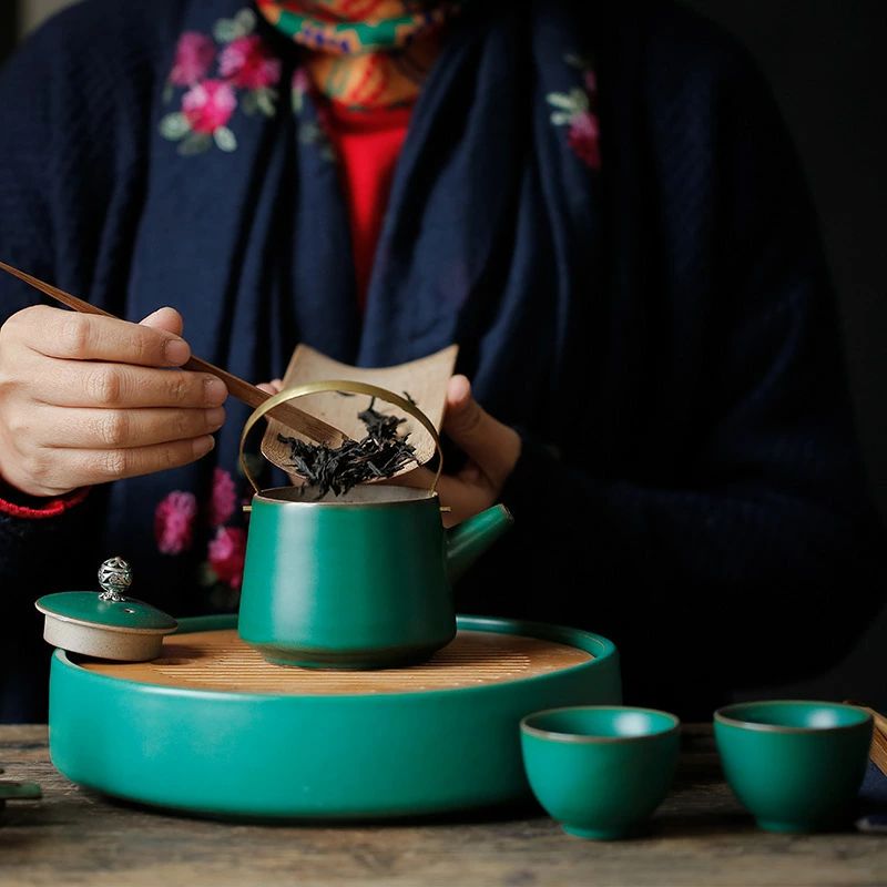 急須 湯呑み セット ティーポット 番茶器セット 茶器揃 陶磁茶具セット 茶器 茶皿 旅行ティーセットー カップ シンプルな和風 お出かけ用 和風急須 4杯セット 6点入 おしゃれ 茶道具