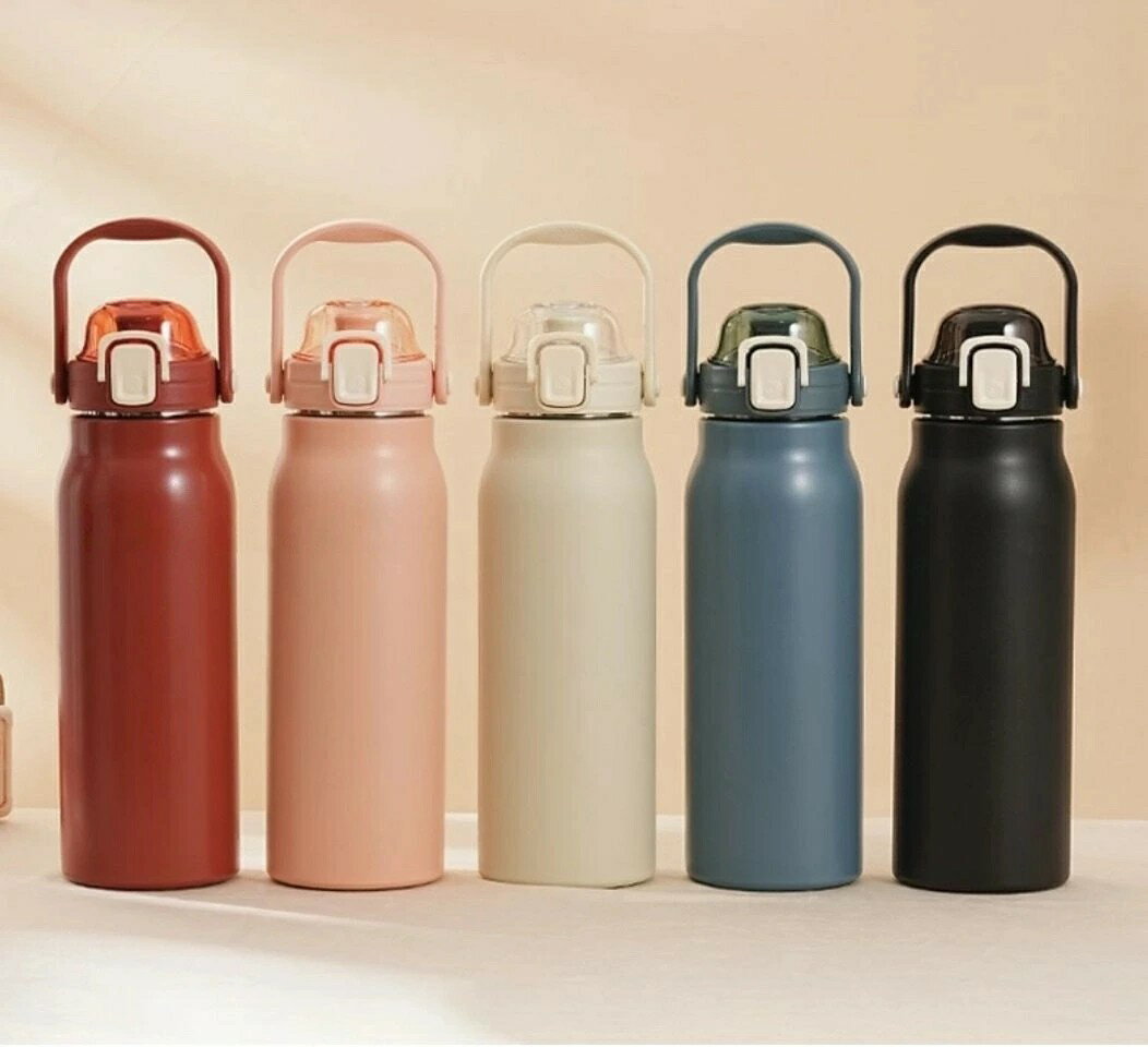 持ち手付き 水筒1.5リットル 大人 子供 2WAY 1.3~1.6L水筒 大容量 ワンタッチ開閉 ストロー付き 広口設計 ウォーターボトル 軽量 真空断熱 保温保冷 魔法瓶 携帯用水筒 ステンレスボトル 女の子 男の子 漏れない 屋外 スポーツ キャンプ