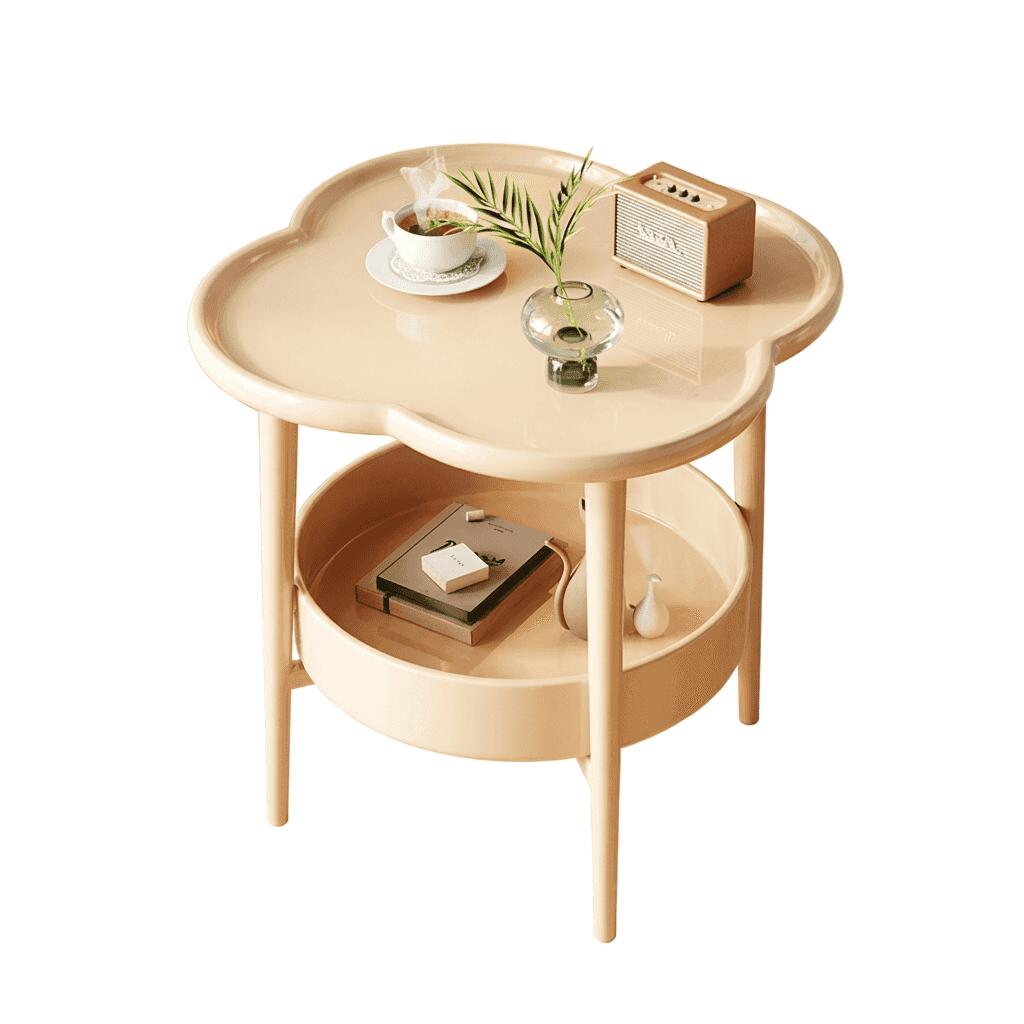 　　　 ◆◇◆売れている秘密◆◇◆ 【洗練された花びらデザイン】お部屋に華やかさを添える、ユニークな花びら型のサイドテーブルです。落ち着いたクリームカラーが北欧風のインテリアやモダンな空間に自然に溶け込み、置くだけでお洒落なカフェのような雰囲気を演出。視覚的な美しさと実用性を兼ね備えた、インテリアの主役になる逸品です。 【抜群の収納力を誇る2段構造】天板だけでなく、下段にも広々とした収納スペースを確保した二段式ミニテーブルです。雑誌やリモコン、小物類をすっきりと整理整頓でき、上段はコーヒーカップや本を置くのに最適なサイズ感。限られたスペースを有効活用しながら、リビングや寝室の身の回りを常に美しく保つことができます。 【場所を選ばない多目的活用】ソファサイドでのリラックスタイムはもちろん、ベッド横のナイトテーブルや玄関先の花台としても大活躍する多機能サイドテーブルです。軽量設計なので、気分に合わせてリビングから寝室へ、自由自在にレイアウト変更が可能。ライフスタイルに合わせた快適な空間作りをスマートにサポートします。 【高品質な素材感とお手入れ簡単】厳選された素材を使用し、滑らかでのある質感を追求しました。表面には汚れや水に強い加工を施しているため、飲み物をこぼしてもサッと拭き取るだけでお手入れが完了します。日常使いでの傷がつきにくく、長期間にわたって清潔感を維持できるため、忙しい毎日でもストレスなく愛用いただけます。 【簡単組み立て＆贈り物に最適】複雑な工程を省いたシンプルな設計で、届いたその日からすぐに使い始められる組み立て簡単なサイドテーブルです。洗練されたデザインはご自身用にはもちろん、新築祝いや一人暮らしを始める方へのプレゼントとしても大変喜ばれます。細部までこだわり抜いた品質で、日々の暮らしをより豊かに彩ります。 　　　◆◇◆注意事項◆◇◆ご覧のモニターの環境、撮影環境により実物と色味が異なって見える場合がございます。湿った状態で他のものと擦り合わせると色が移る恐れがあります。濃色品の洗濯時は、白色、淡色と分けて洗ってください。説明 【四つ葉デザイン・北欧風サイドテーブル】お部屋のアクセントになる愛らしい四つ葉（クローバー）型の天板を採用しました。上品なクリームカラーと滑らかな曲線美が調和し、置くだけでインテリアやモダンな空間を演出します。リビングや寝室に馴染みやすく、毎日のリラックスタイムをより華やかに彩る洗練されたデザインが魅力です。 【二段構造・大容量収納スペース】上下二段の広いスペースを確保しており、コーヒーカップや雑誌、観葉植物などを効率よく配置できます。天板の縁が高くなっているトレイ型設計のため、小物が転がり落ちる心配がなく、安心感を持ってご使用いただけます。限られたスペースを有効活用したい一人暮らしの方にも最適な収納家具です。 【安定感抜群・丸角安全設計】角のない丸みを帯びたラウンドエッジ加工を施しているため、小さなお子様やペットがいるご家庭でも安心してお使いいただけます。四本の脚がしっかりと天板を支え、揺れにくい安定した構造を実現しました。軽量設計で持ち運びもスムーズに行えるため、シーンに合わせてお部屋間の移動も簡単です。 【高品質素材・お手入れ簡単】滑らかで質感の良い素材を使用しており、漂うマットな仕上がりです。耐水性に優れているため、飲み物をこぼしてもサッと拭き取るだけで簡単にお手入れができ、清潔な状態を長く保てます。日常的な傷や汚れにも強く、面倒なメンテナンスも不要。細部まで丁寧に仕上げられた耐久性の高い一台です。 【多用途・インテリアの主役に】コンパクトなサイズ感（約45cm幅）で、ソファーサイドのコーヒーテーブルとしてはもちろん、ベッド横のナイトテーブルや玄関のディスプレイ台としても幅広く活躍します。実用性とデザイン性を兼ね備えているため、自分用にはもちろん、新築祝いや結婚祝いなどのギフトとしても大変喜ばれる逸品です。