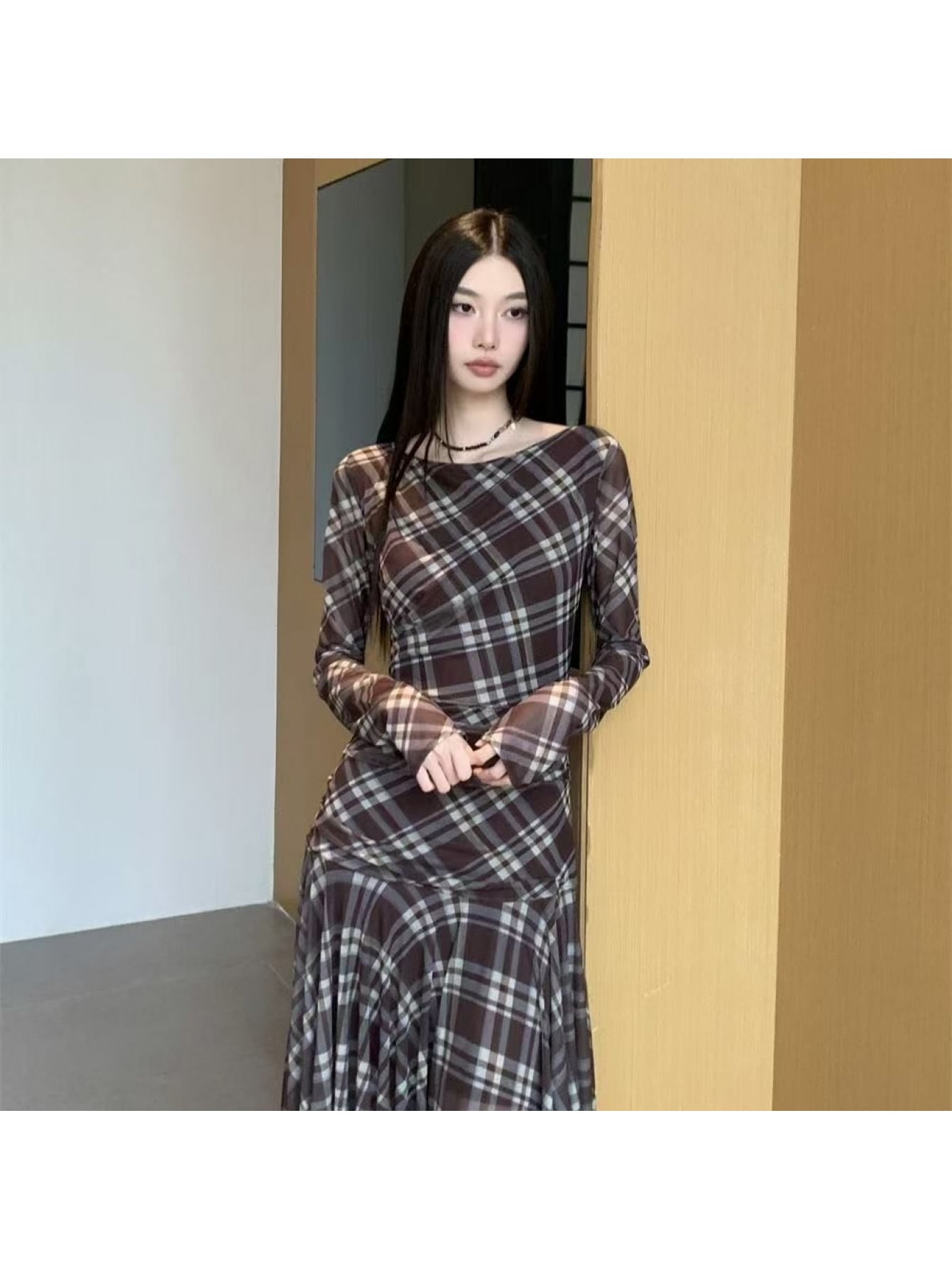 樂天商城 - 【レトロモダン】 ワンピース レディース ロングワンピース チェック柄 格子柄 長袖 マキシ丈 ロング丈 マーメイド 裾フリル タイト スリム 着痩せ 細見え くびれ 美シルエット 体型カバー 伸縮性 ストレッチ 大人 きれいめ カジュアル モード系 ヴィンテージ風