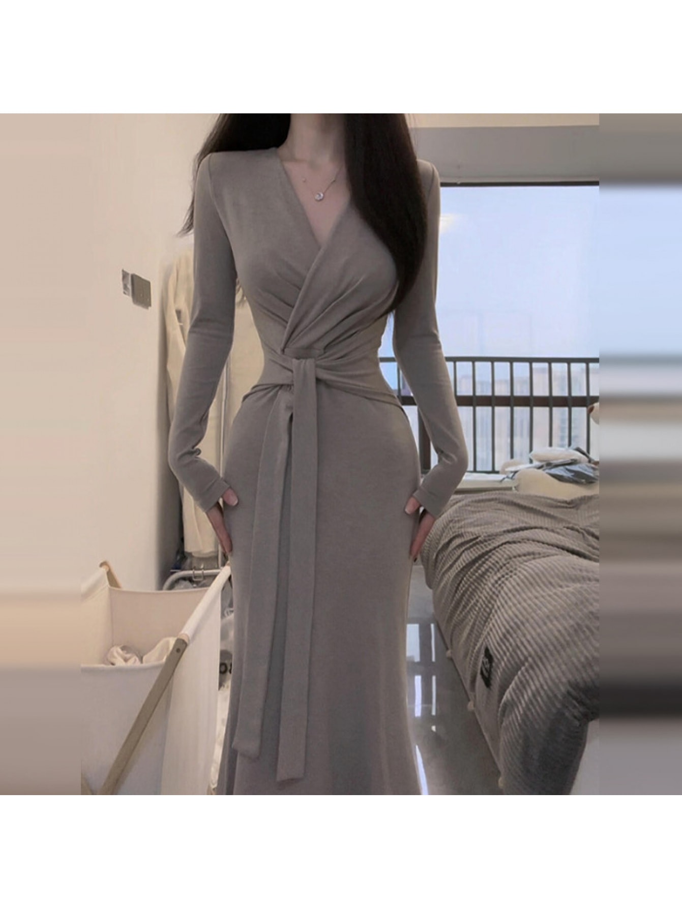 Rakuten - 【大人美シルエット】ニットワンピース ロング Vネック 長袖 ウエストマーク タイトワンピース マキシ丈 膝下 ミモレ丈 カシュクール 綺麗め エレガント 大人可愛い オフィス 通勤 OL デート 二次会 お呼ばれ 20代 30代 40代 春 秋 冬 シンプル 無地 着痩せ 細見え