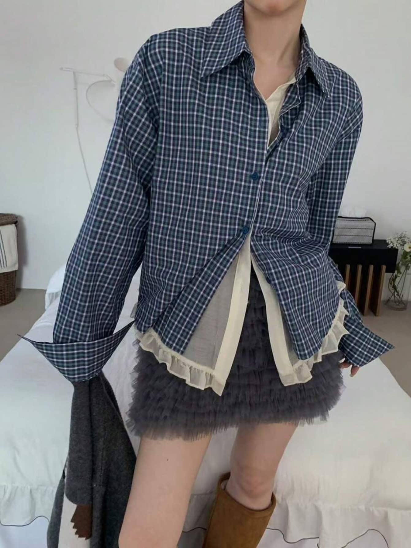【重ね着風】 チェックシャツ ブラウス レディース 長袖 フェイクレイヤード トップス チェック柄 裾フリル 切り替え 配色 襟付き 異素材 チュニック 体型カバー 着痩せ 二の腕カバー ゆったり 楽ちん 大人可愛い きれいめ カジュアル レトロ 韓国ファッション 秋 冬 2