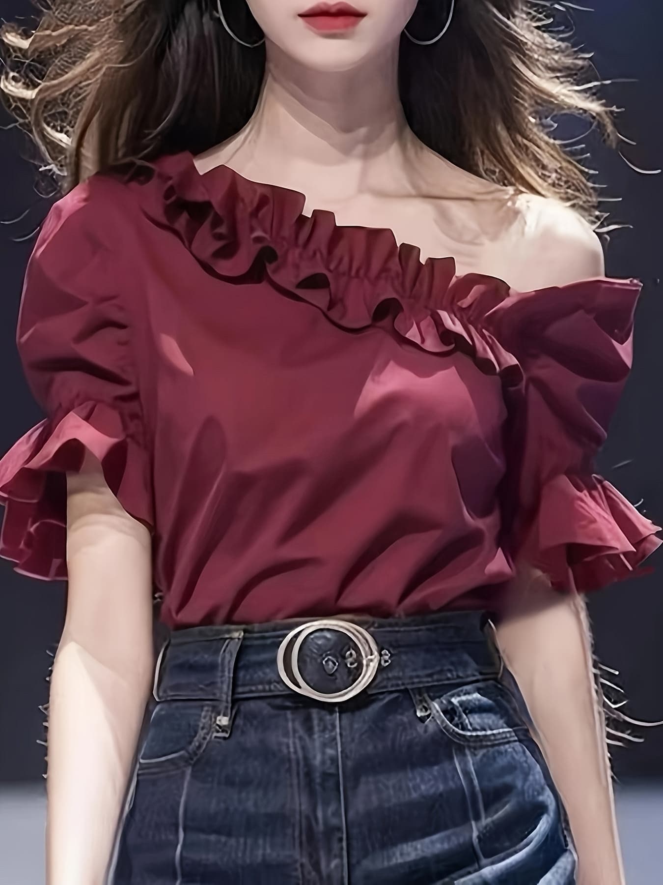 T-Shirts - 【ワンショルダー】ブラウス レディース フリル トップス アシンメトリー 半袖 ボリューム袖 シャツ カットソー アシメ オフショル ワンショル バルーンスリーブ 盛り袖 体型カバー 二の腕カバー 着痩せ 華奢見え 涼しい シワになりにくい 大人可愛い きれいめ