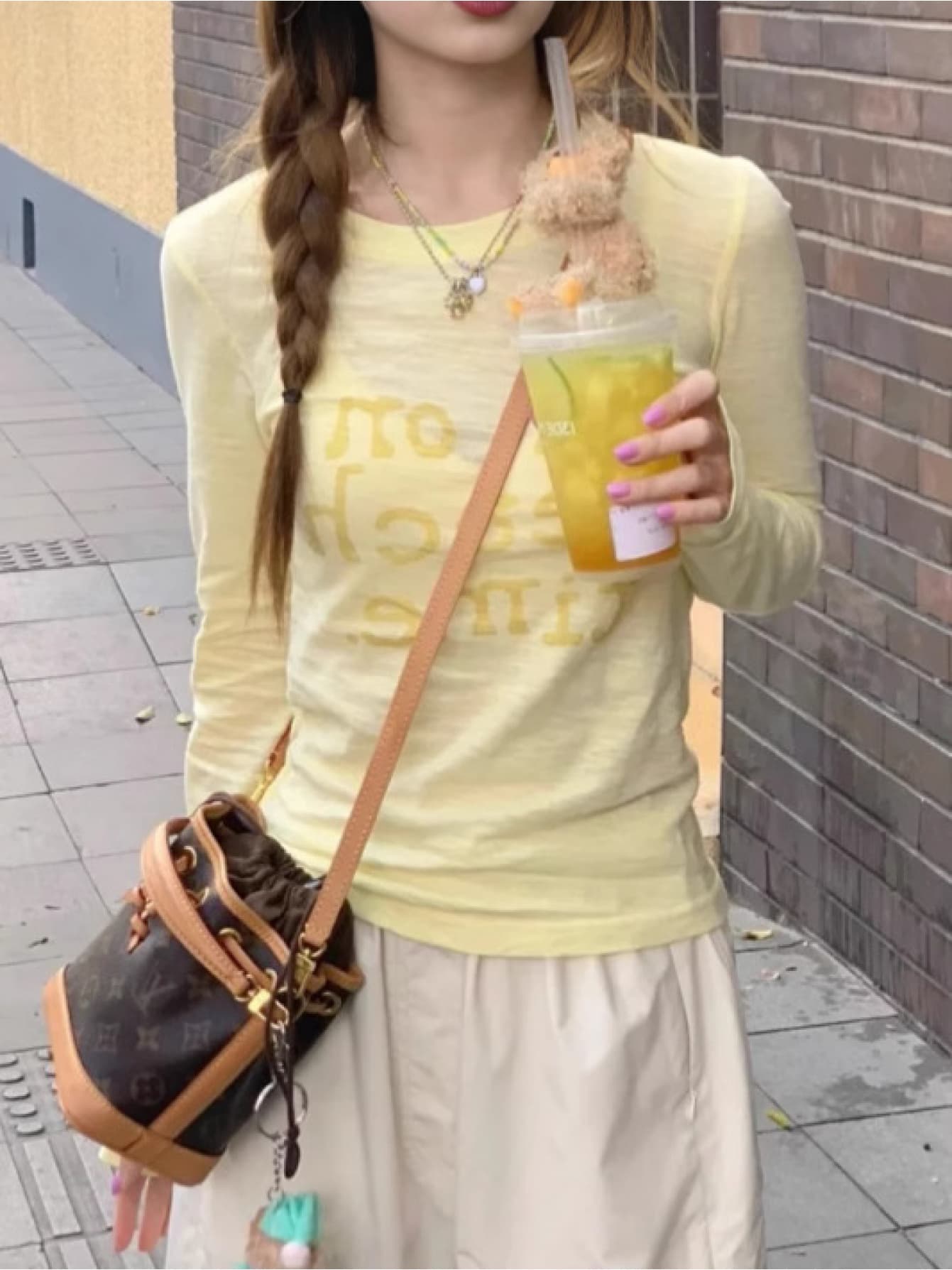Rakuten - 黄色字母印花防晒罩衫T恤女夏季薄款微透?薄修身辣妹?袖上衣女
