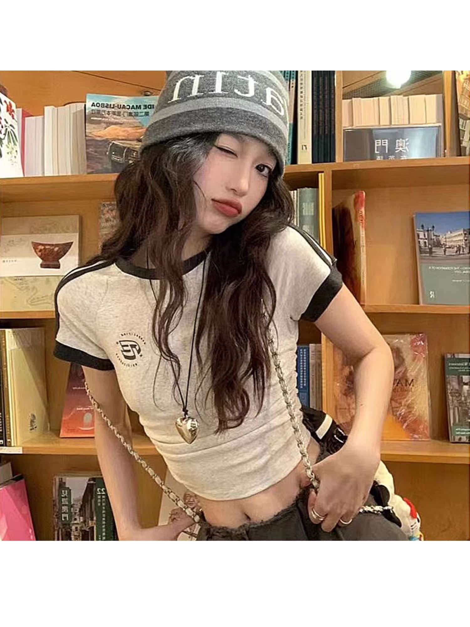 樂天商城 - 【Y2K韓国風】Tシャツ レディース 半袖 クロップド丈 チビT ロゴ リンガーTシャツ 配色 ライン ショート丈 トップス カットソー へそ出し スリム タイト フィット バイカラー 英字 スポーティー 着痩せ 細見え スタイルアップ くびれ ダンス 衣装 セクシー カジュアル
