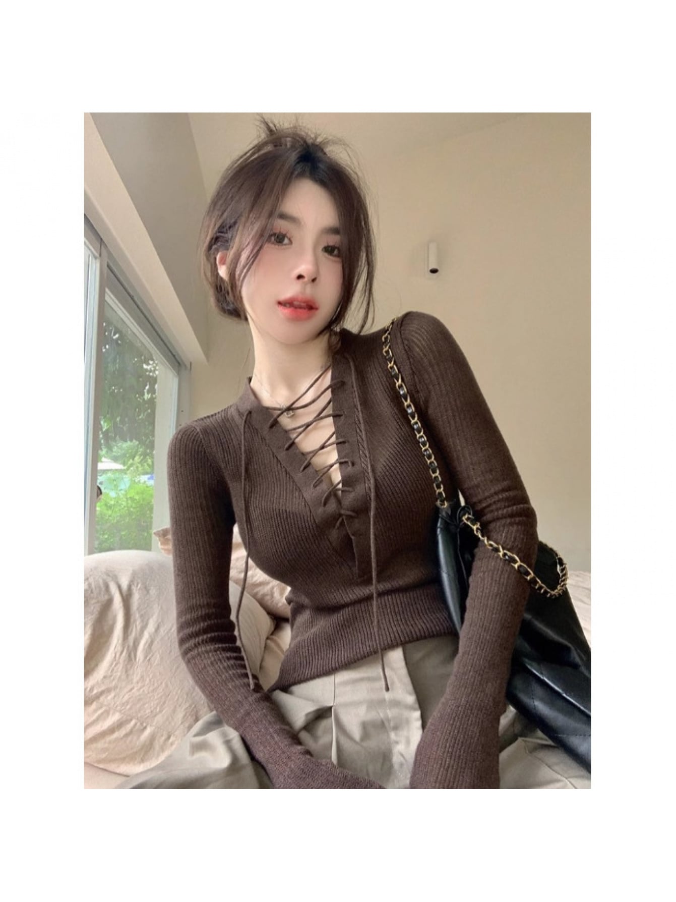 樂天商城 - 【編み上げデザイン】 Vネック トップス レディース レースアップ リブニット カットソー 長袖 Tシャツ ロンT ショート丈 クロップド丈 タイト スリム 細見え 着痩せ 谷間 魅せ セクシー フェミニン 韓国 ファッション ギャル ストリート y2k きれいめ 大人可愛い 春