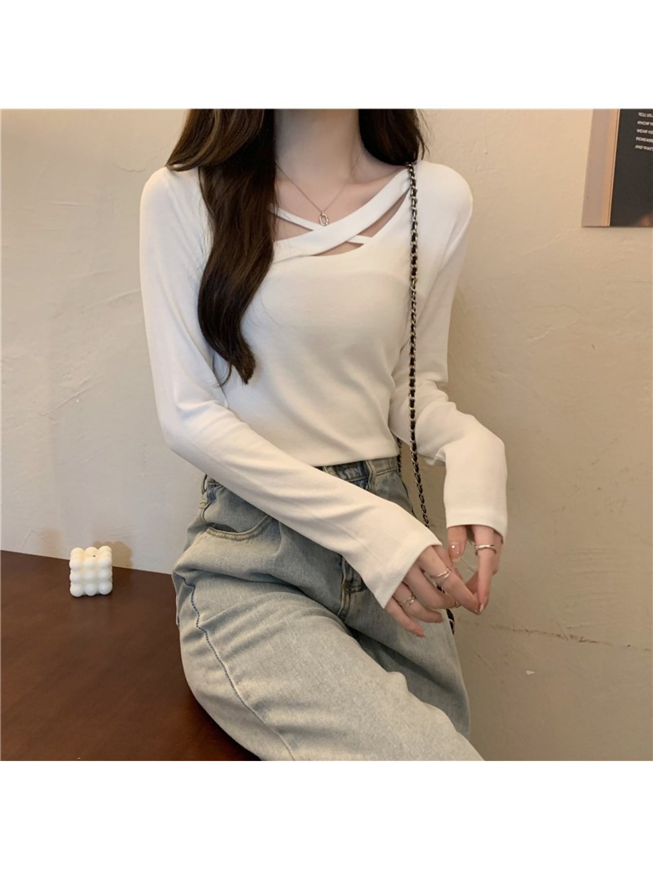 Rakuten - 【デコルテ開き】 カットソー レディース 長袖 Tシャツ リブ トップス インナー アシンメトリー クロス ネック 変形 肌見せ 無地 タイト 細見え 着痩せ 体型カバー 伸縮性 ストレッチ 重ね着 ロンT 韓国 ファッション 大人可愛い きれいめ セクシー カジュアル